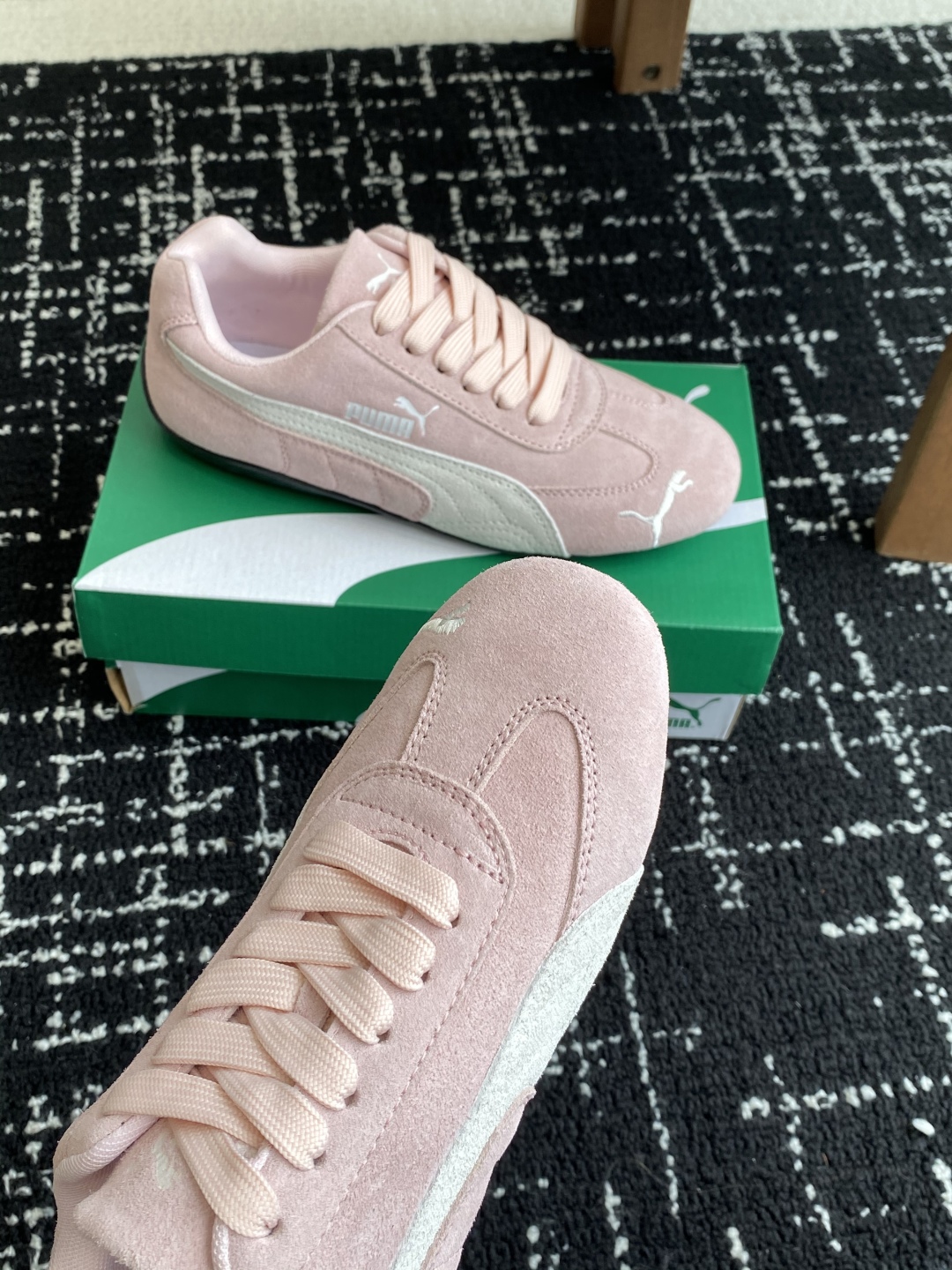 代购级
Puma 25ss时尚与运动的完美融合

Fenty 与彪马的联名无疑是一次时尚与运动的激情碰撞