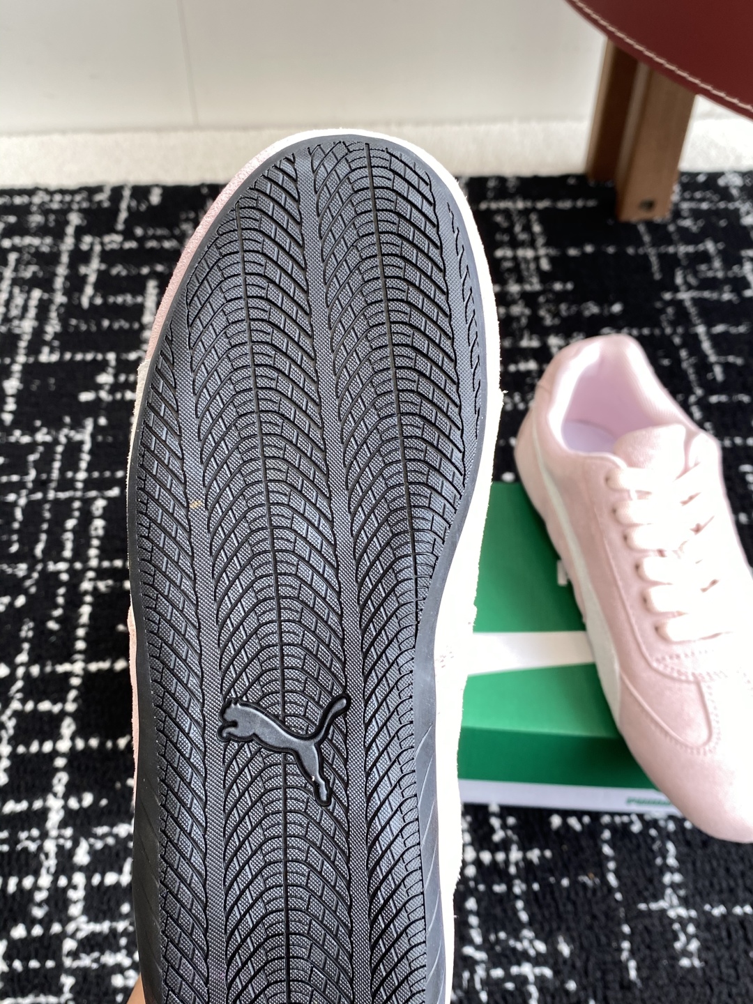 代购级
Puma 25ss时尚与运动的完美融合

Fenty 与彪马的联名无疑是一次时尚与运动的激情碰撞