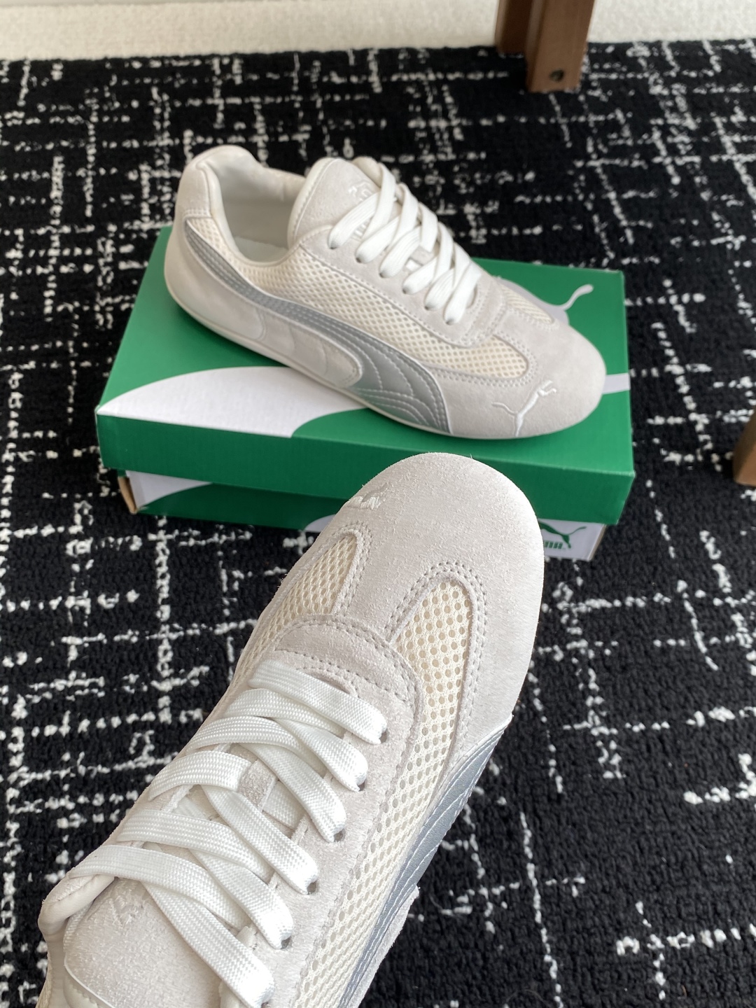 代购级
Puma 25ss时尚与运动的完美融合

Fenty 与彪马的联名无疑是一次时尚与运动的激情碰撞