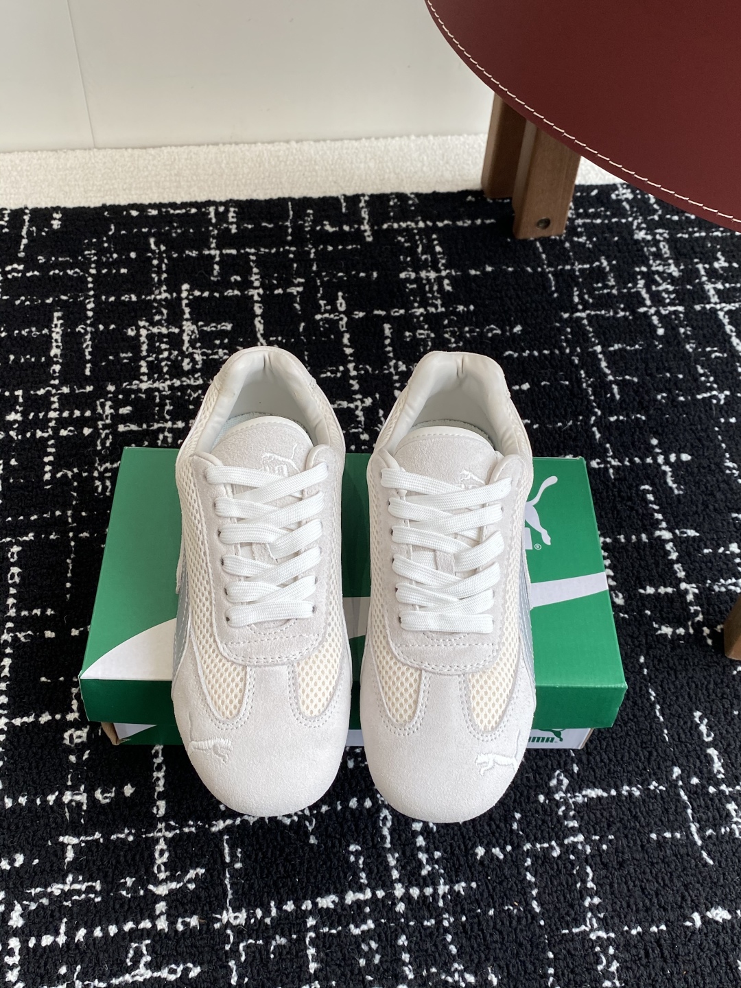 代购级
Puma 25ss时尚与运动的完美融合

Fenty 与彪马的联名无疑是一次时尚与运动的激情碰撞