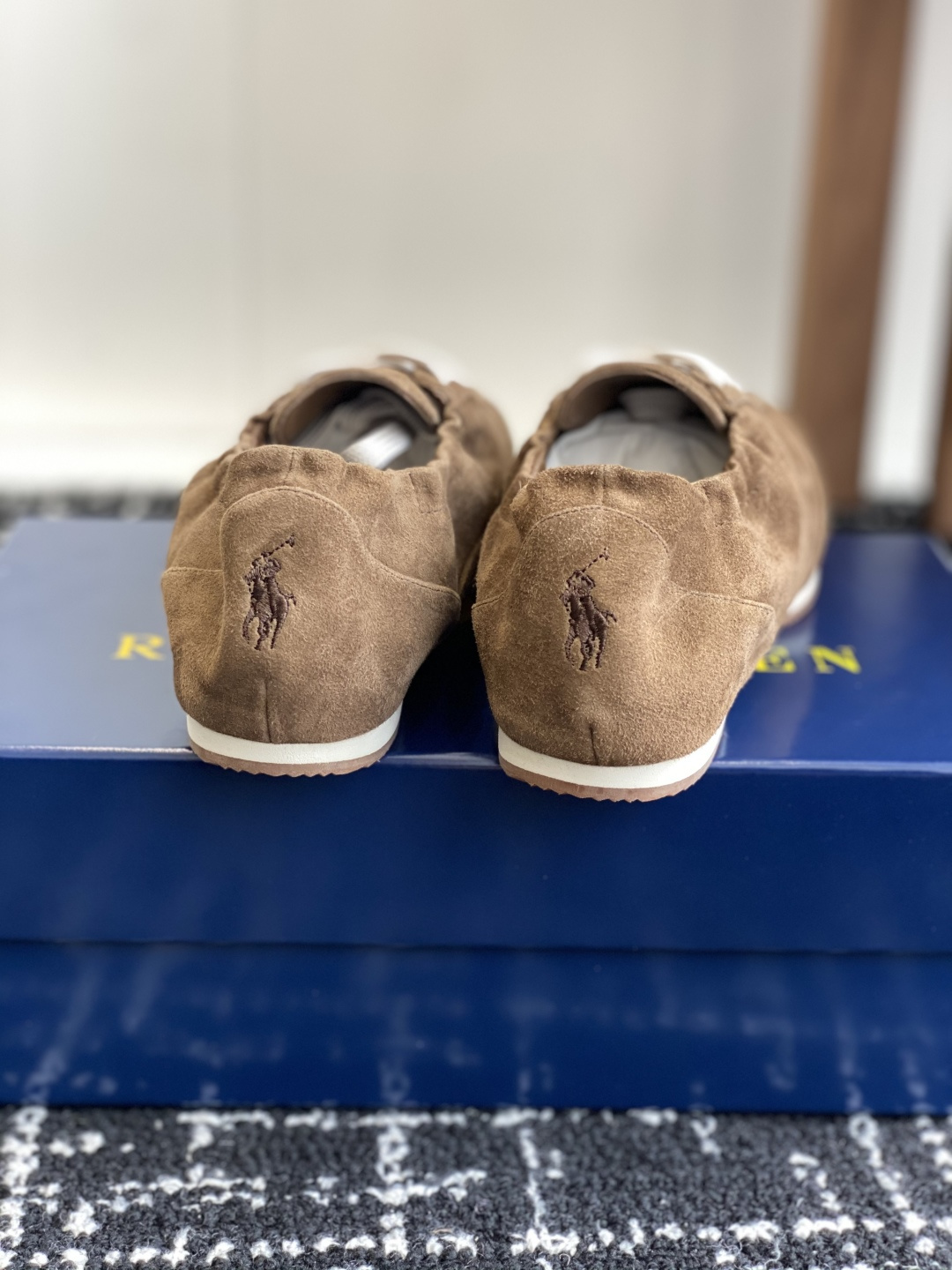 代购级
POLO 25ss 系带休闲女鞋 此品牌是来自意大利的世界顶级奢侈品牌，

所有产品均选用最顶级