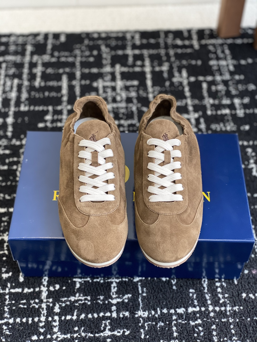 代购级
POLO 25ss 系带休闲女鞋 此品牌是来自意大利的世界顶级奢侈品牌，

所有产品均选用最顶级