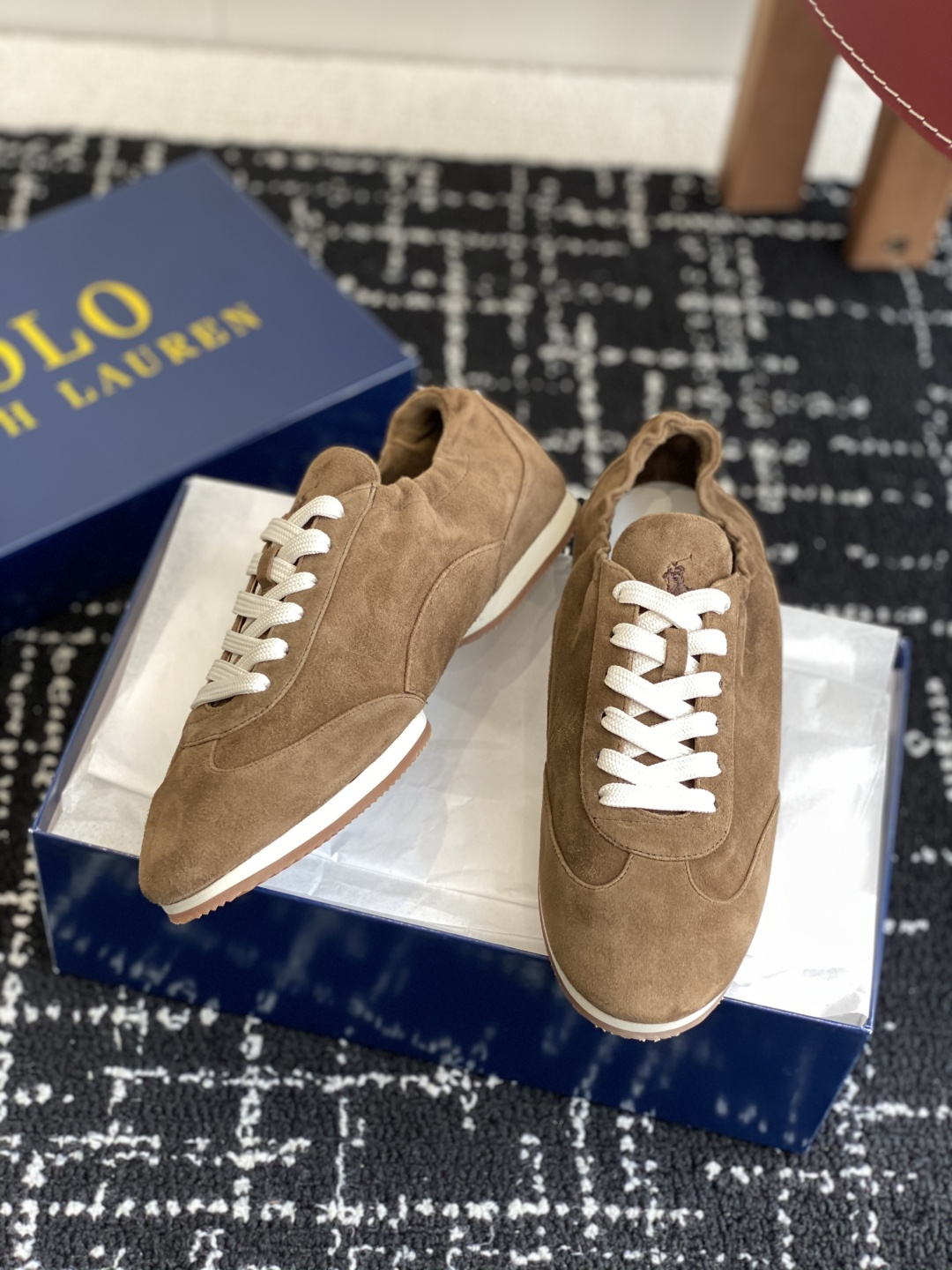 代购级
POLO 25ss 系带休闲女鞋 此品牌是来自意大利的世界顶级奢侈品牌，

所有产品均选用最顶级