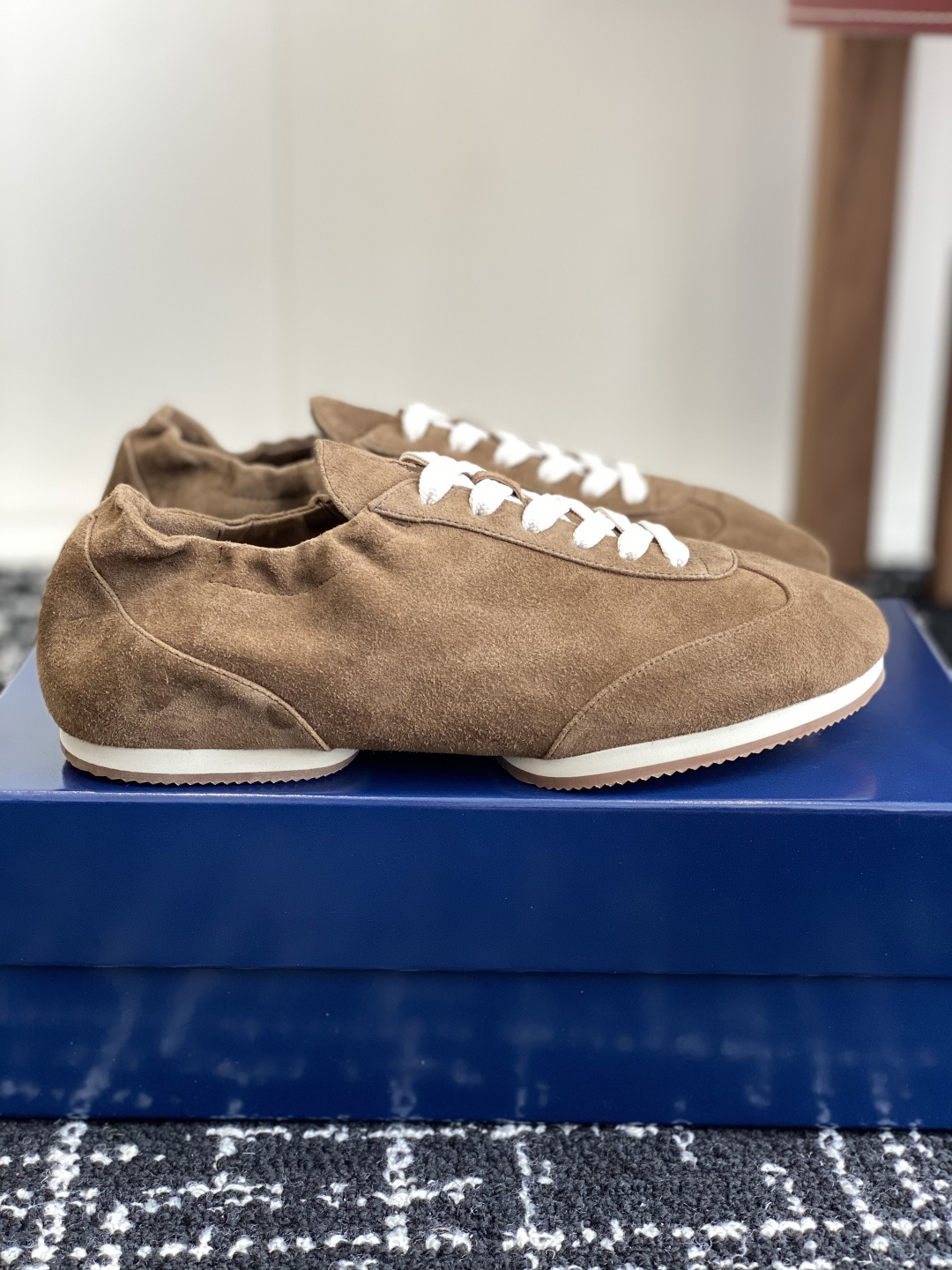 代购级
POLO 25ss 系带休闲女鞋 此品牌是来自意大利的世界顶级奢侈品牌，

所有产品均选用最顶级