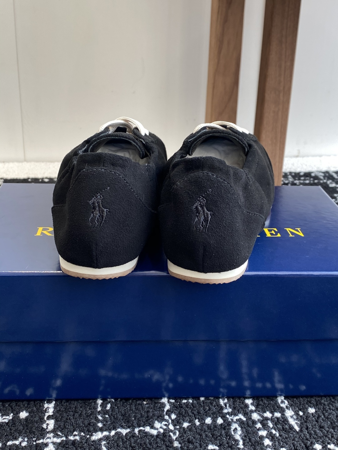 代购级
POLO 25ss 系带休闲女鞋 此品牌是来自意大利的世界顶级奢侈品牌，

所有产品均选用最顶级