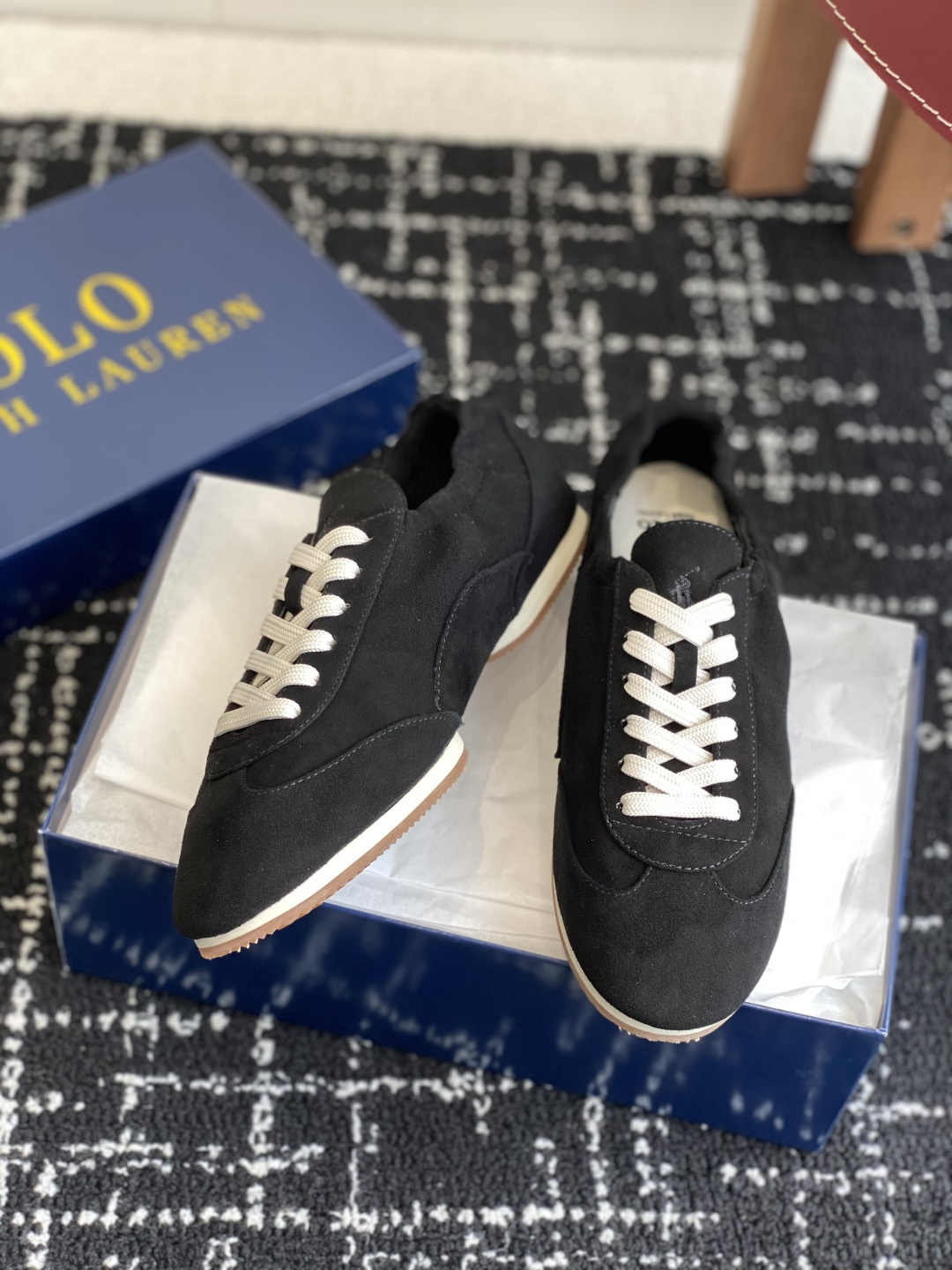 代购级
POLO 25ss 系带休闲女鞋 此品牌是来自意大利的世界顶级奢侈品牌，

所有产品均选用最顶级