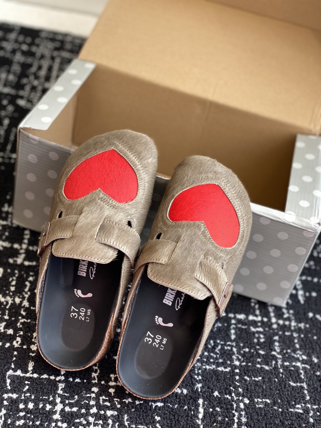 代购级
Birkenstock 25ss 新款 爱心 勃肯 包头拖 这两个品牌刚出联名我就心动了

代购