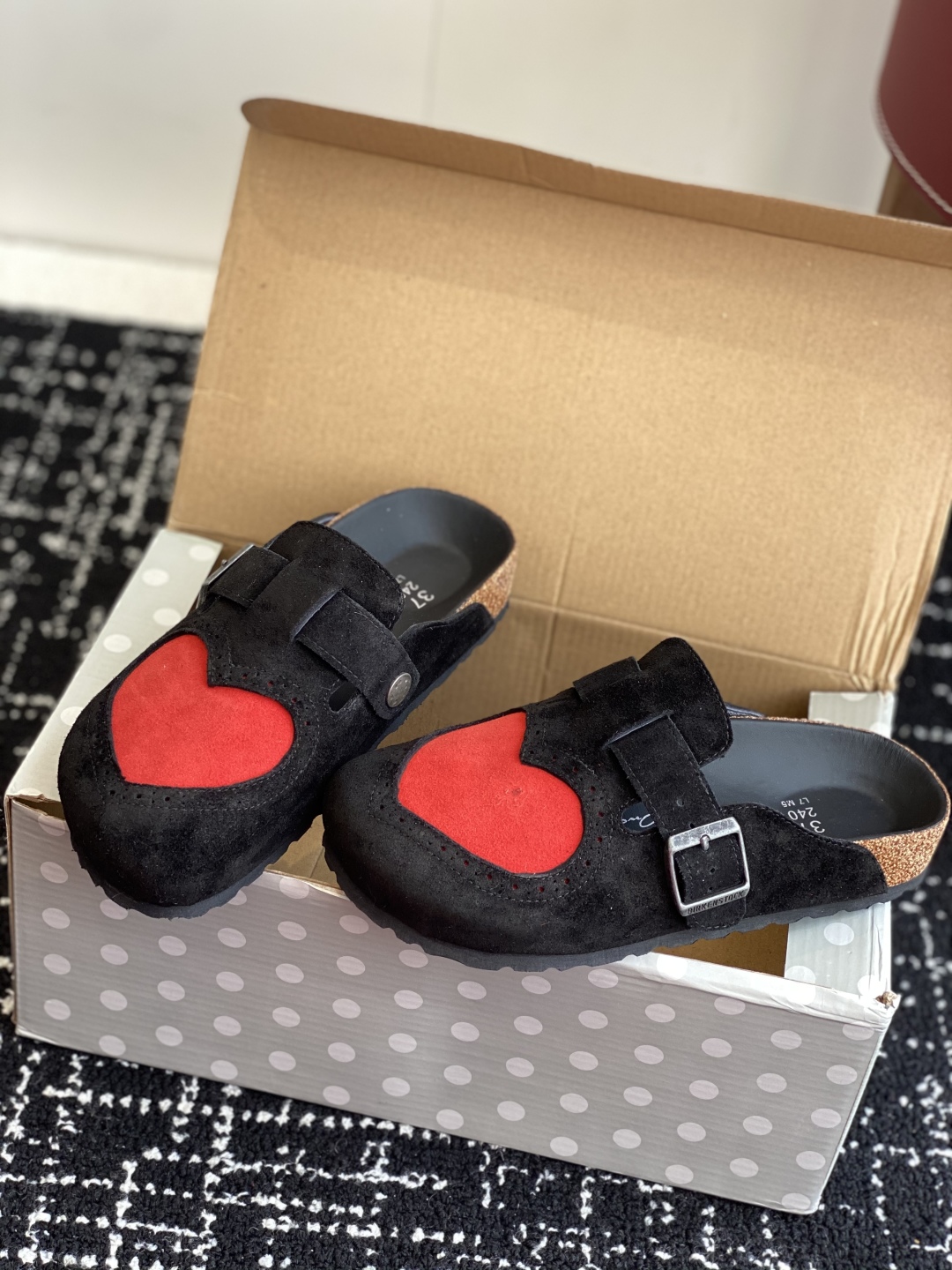 代购级
Birkenstock 25ss 新款 爱心 勃肯 包头拖 这两个品牌刚出联名我就心动了

代购