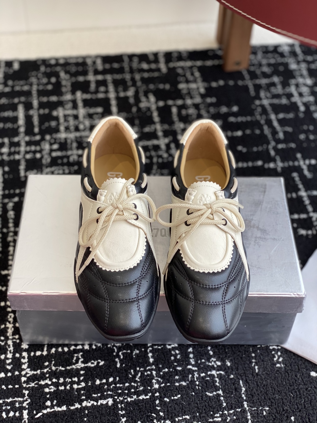 代购级
27QUAI 25ss 春夏新款 走秀款德训 拳击鞋 休闲鞋

设计理念源于拳击鞋和芭蕾舞鞋两者