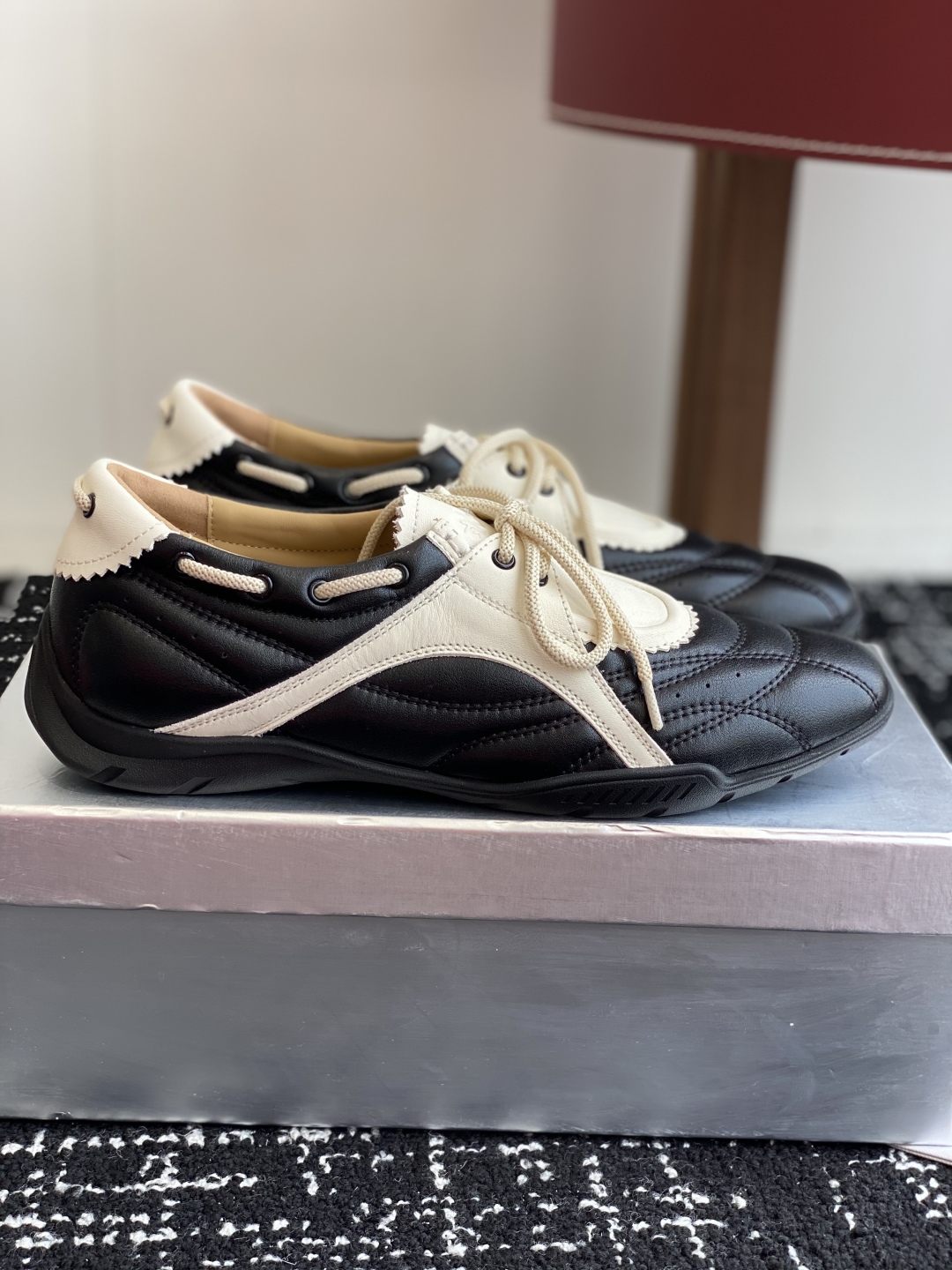 代购级
27QUAI 25ss 春夏新款 走秀款德训 拳击鞋 休闲鞋

设计理念源于拳击鞋和芭蕾舞鞋两者