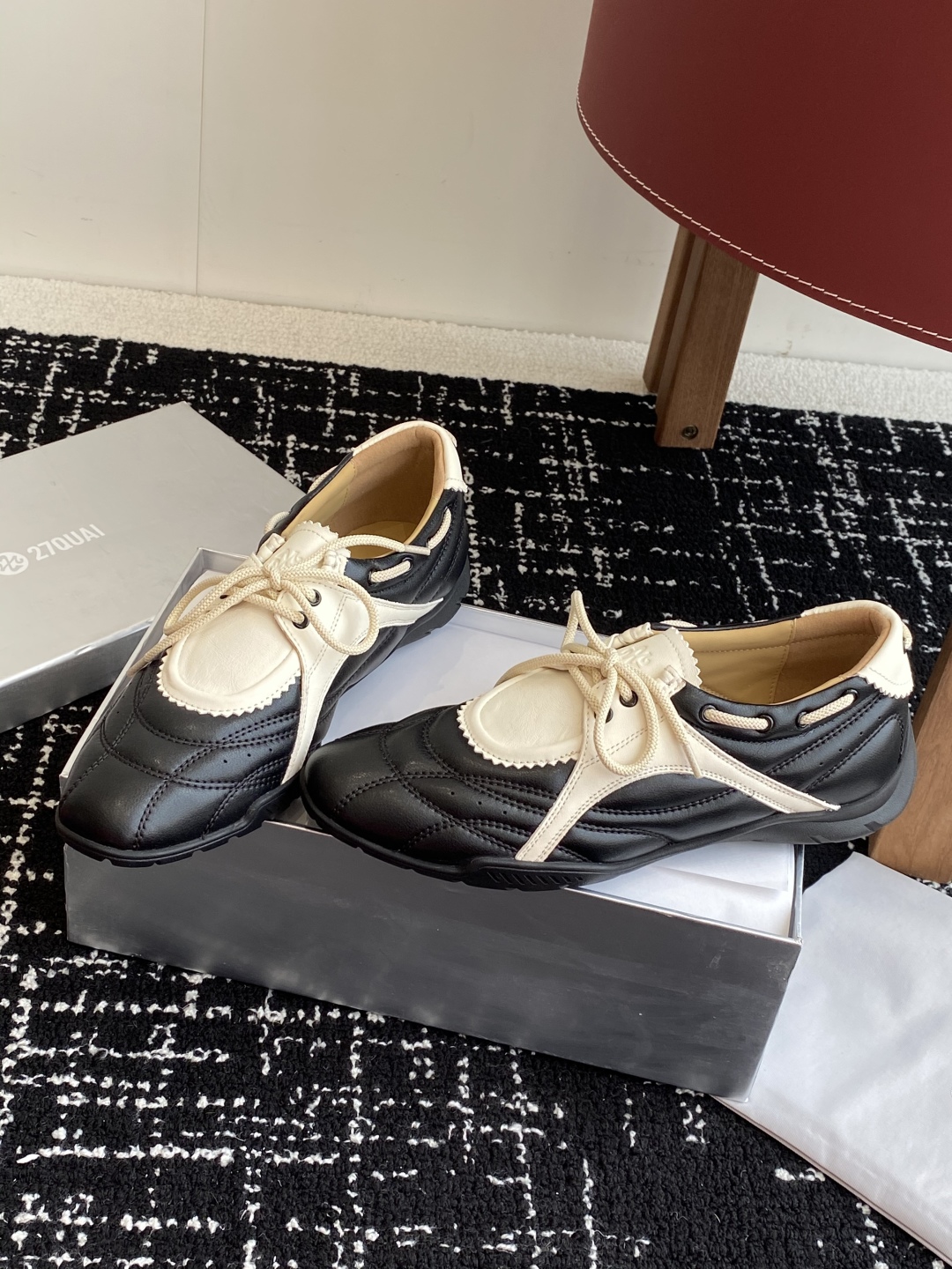 代购级
27QUAI 25ss 春夏新款 走秀款德训 拳击鞋 休闲鞋

设计理念源于拳击鞋和芭蕾舞鞋两者