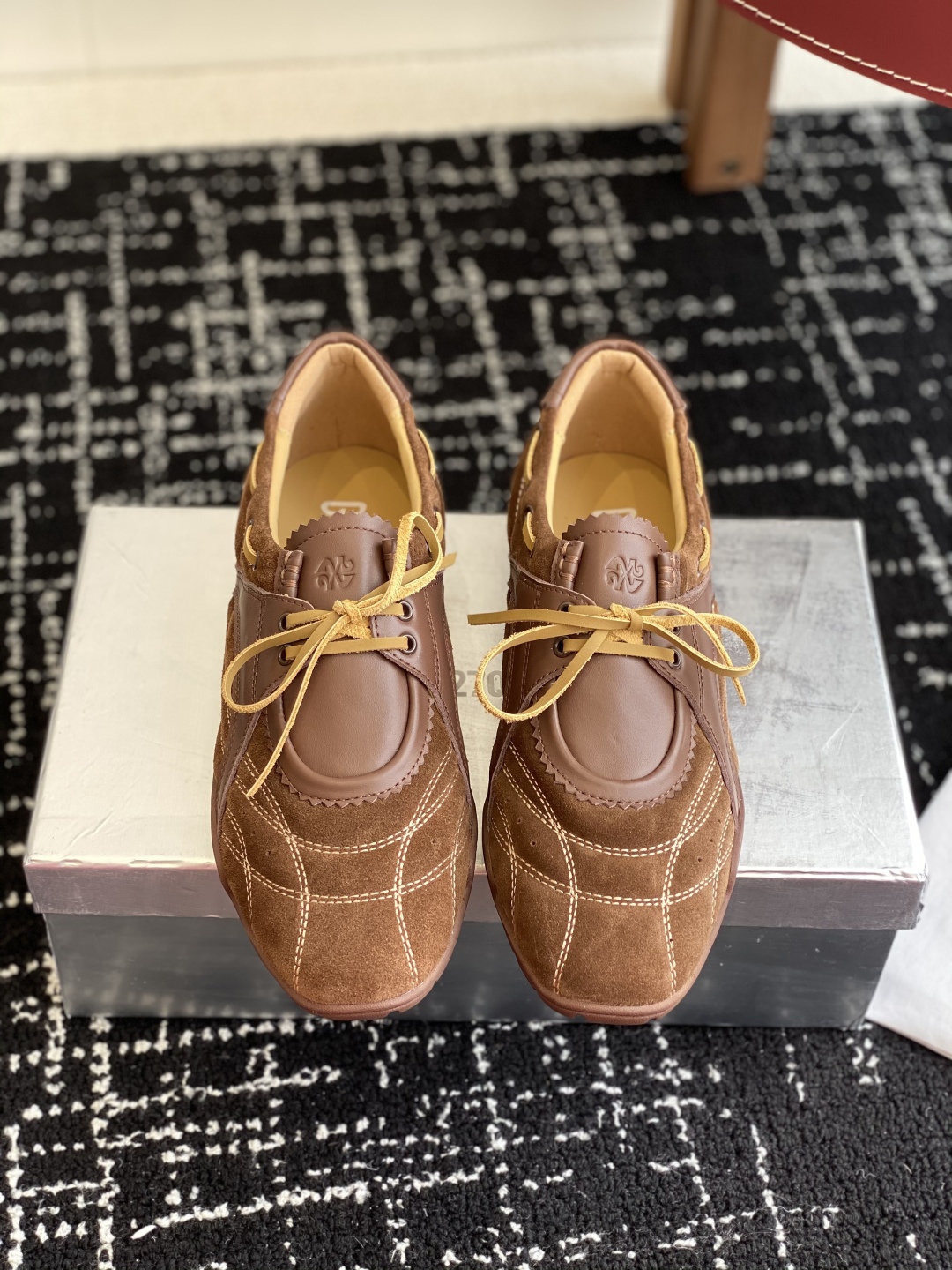 代购级
27QUAI 25ss 春夏新款 走秀款德训 拳击鞋 休闲鞋

设计理念源于拳击鞋和芭蕾舞鞋两者