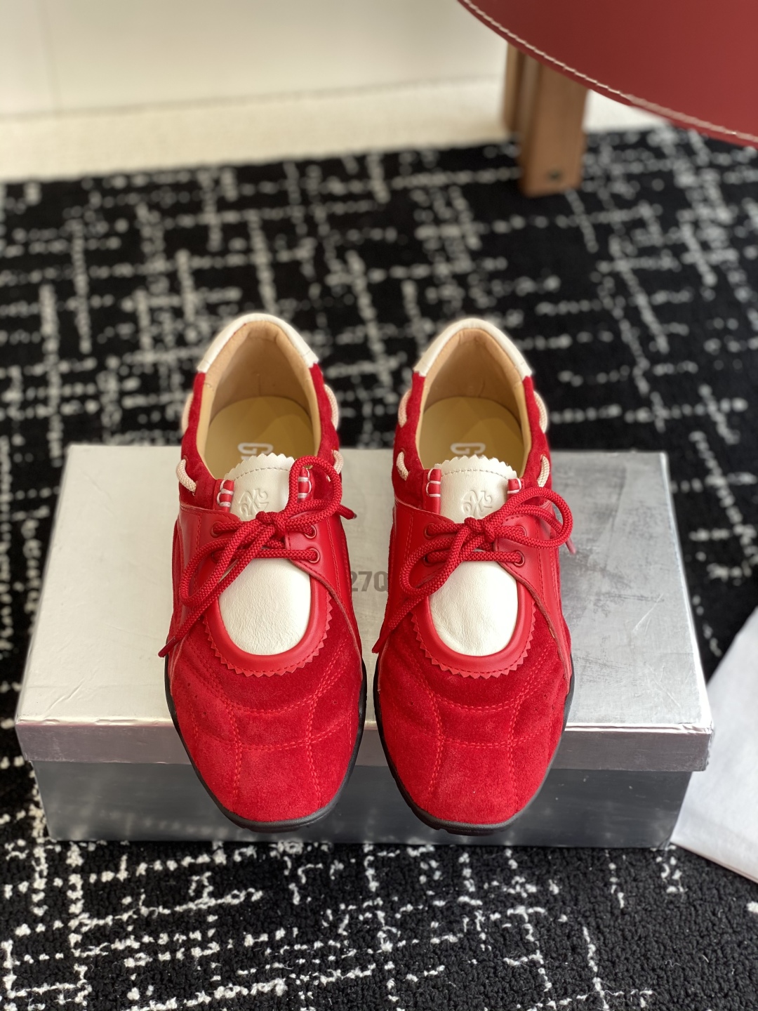 代购级
27QUAI 25ss 春夏新款 走秀款德训 拳击鞋 休闲鞋

设计理念源于拳击鞋和芭蕾舞鞋两者