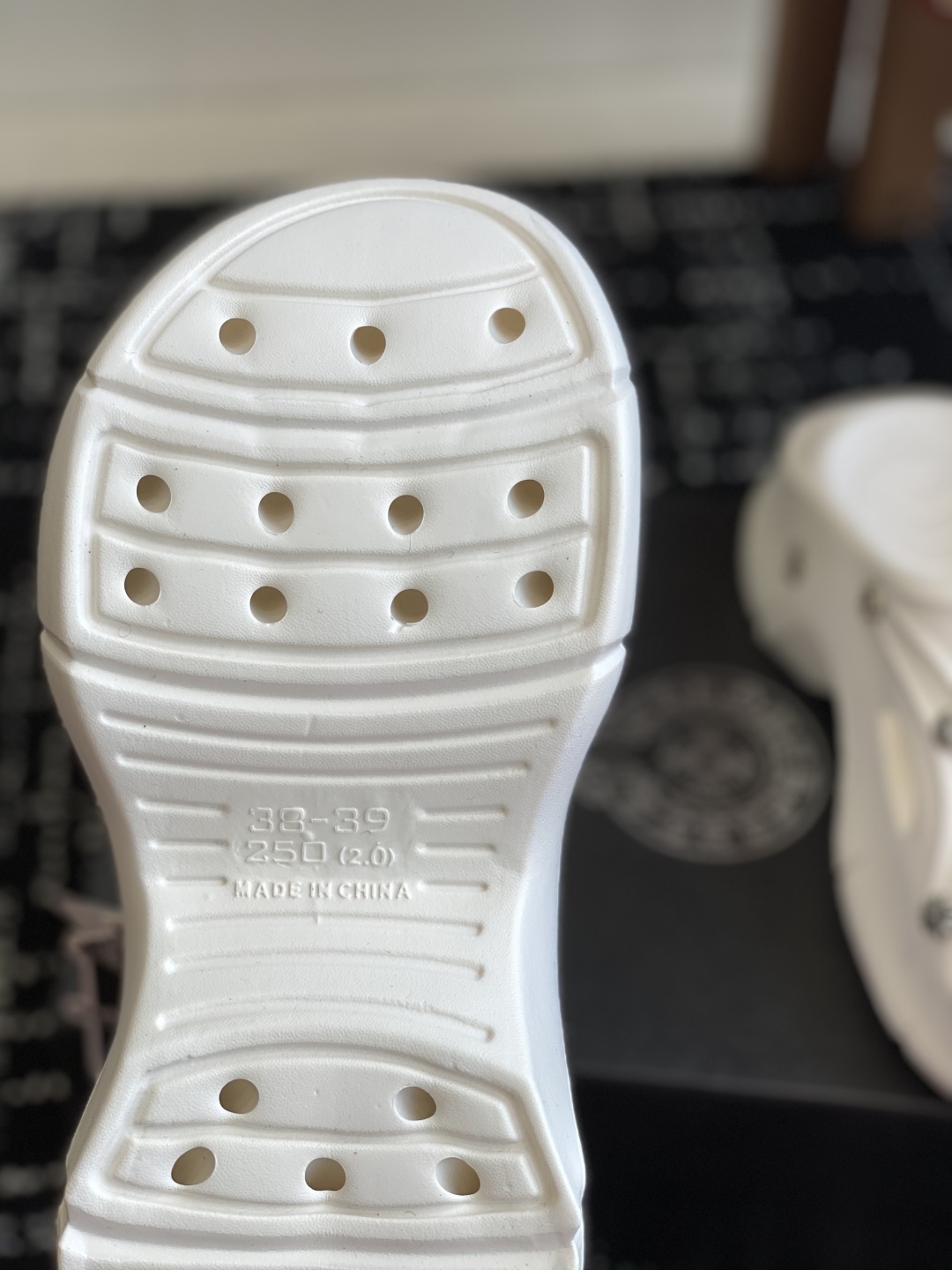 代购级
ChromeHearts  克罗心 24ss 今夏最流行的懒人拖鞋，韩版潮流夏季时尚半拖

高端
