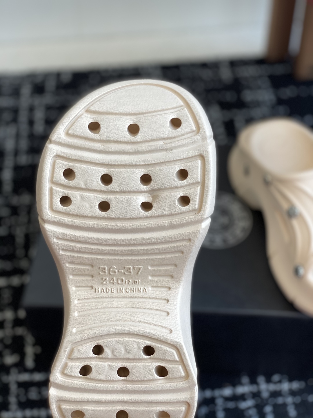 代购级
ChromeHearts  克罗心 24ss 今夏最流行的懒人拖鞋，韩版潮流夏季时尚半拖

高端