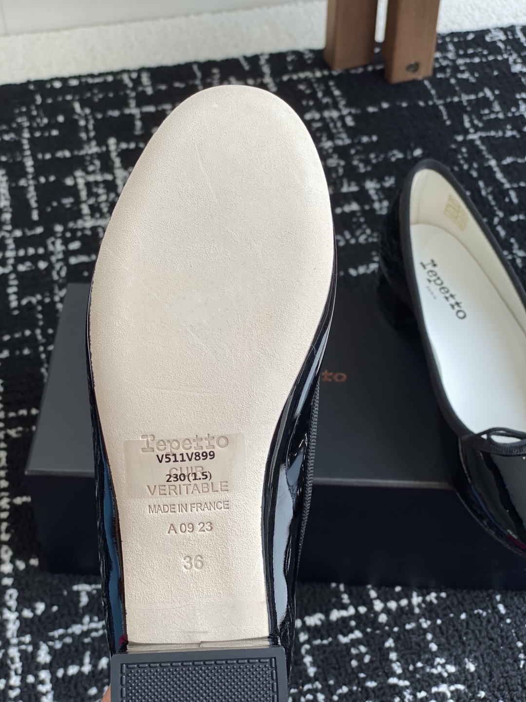 代购级
Repetto 小粗跟芭蕾舞鞋 单鞋

鞋头和鞋垫里面 上脚脚感舒适显瘦 配啥啥好看哈！仙女们冲