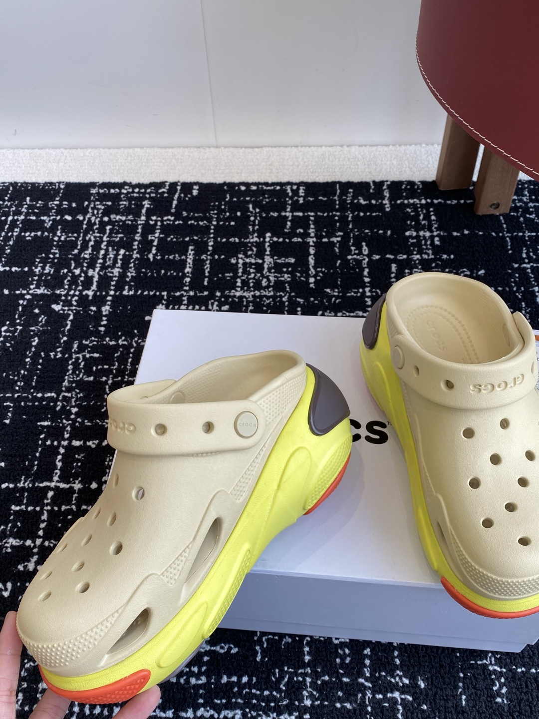 代购级（贝壳泡芙）
Crocs Classic clog 卡骆驰明星 原环保材料,软包无鞋盒!!风靡全球