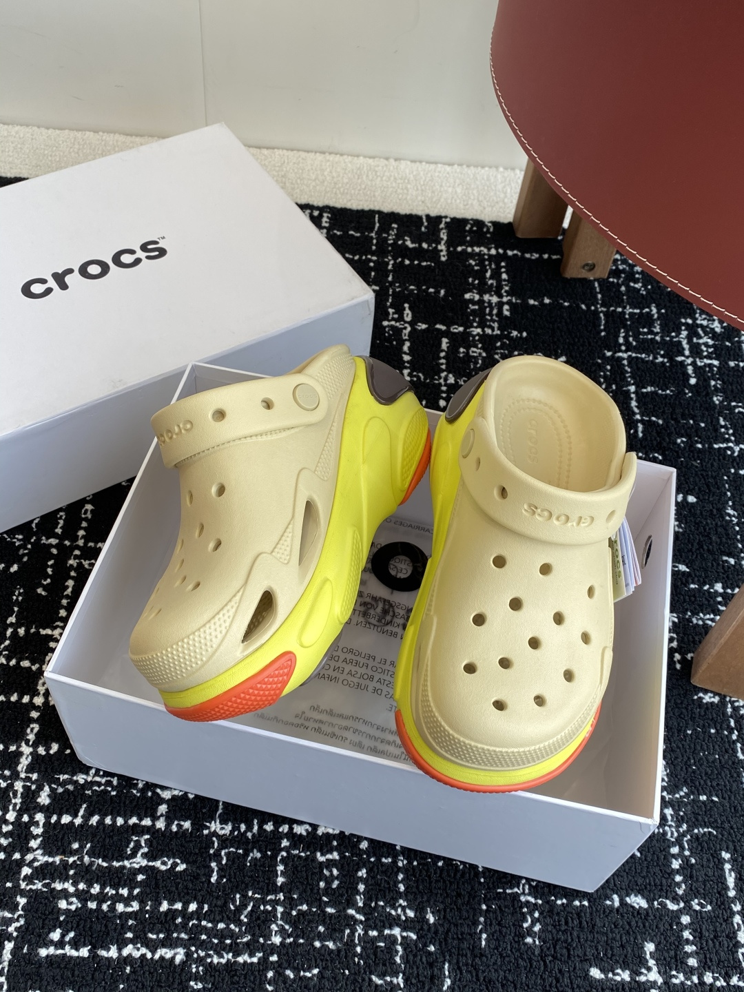 代购级（贝壳泡芙）
Crocs Classic clog 卡骆驰明星 原环保材料,软包无鞋盒!!风靡全球