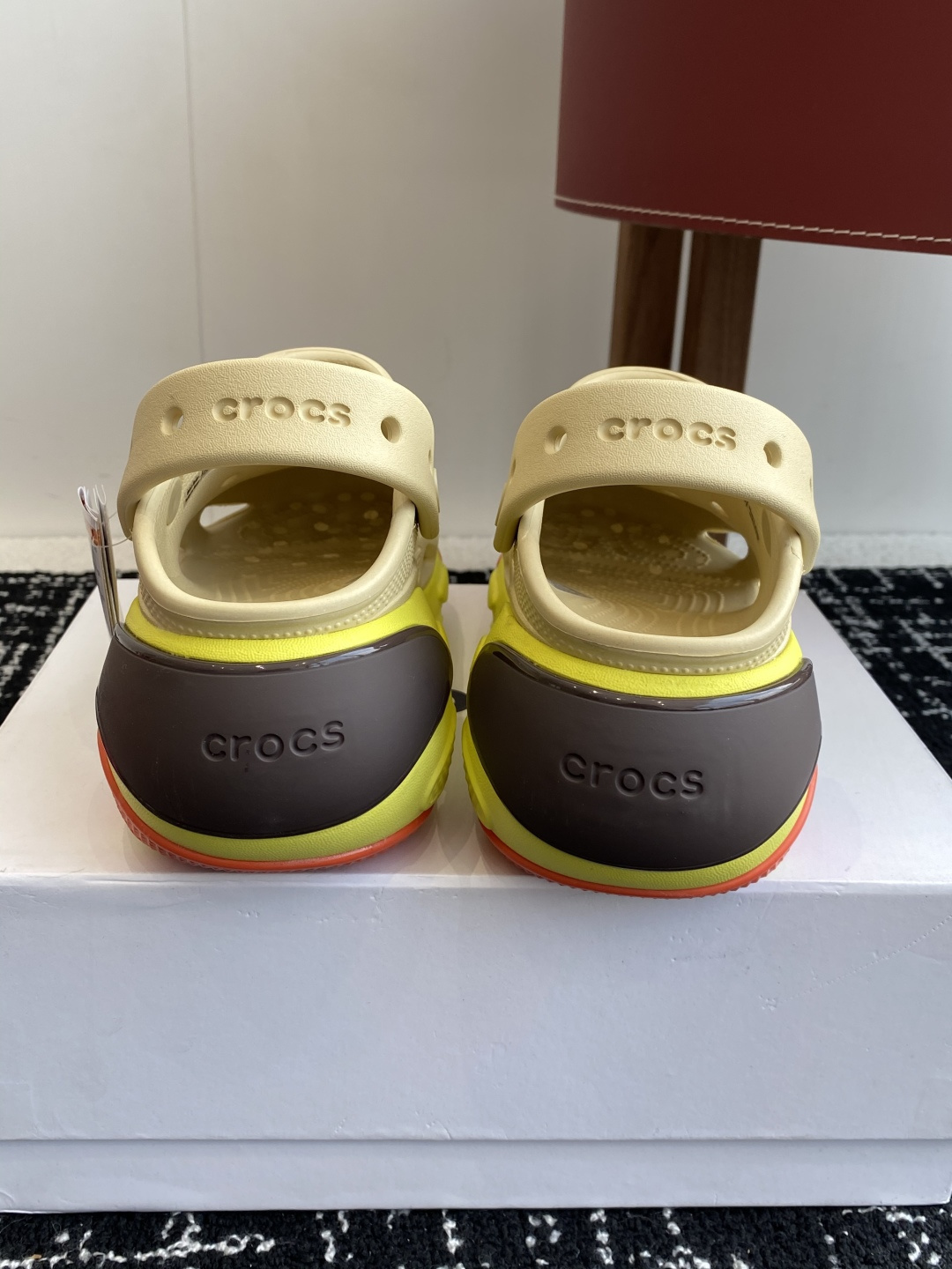代购级（贝壳泡芙）
Crocs Classic clog 卡骆驰明星 原环保材料,软包无鞋盒!!风靡全球