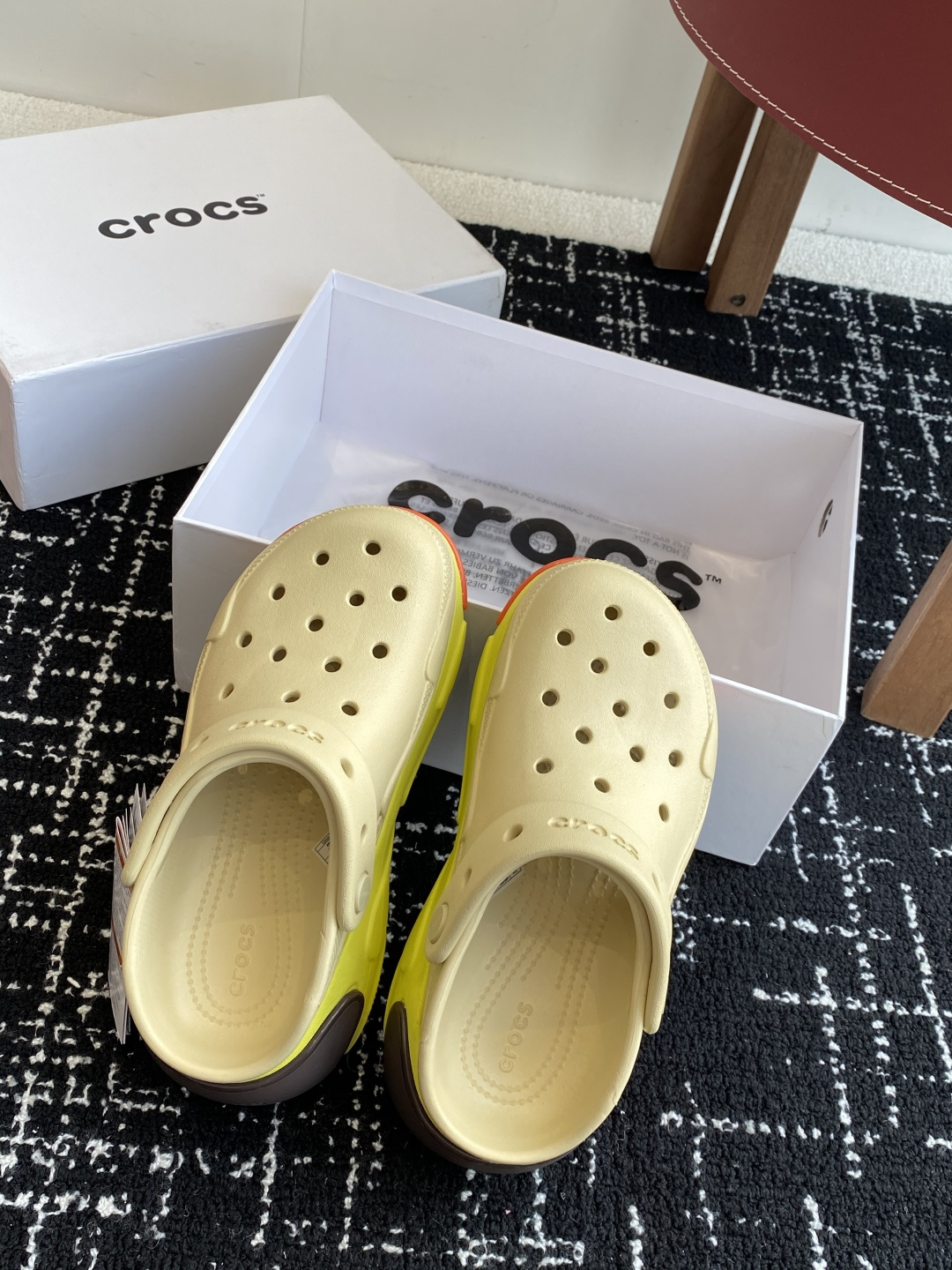 代购级（贝壳泡芙）
Crocs Classic clog 卡骆驰明星 原环保材料,软包无鞋盒!!风靡全球