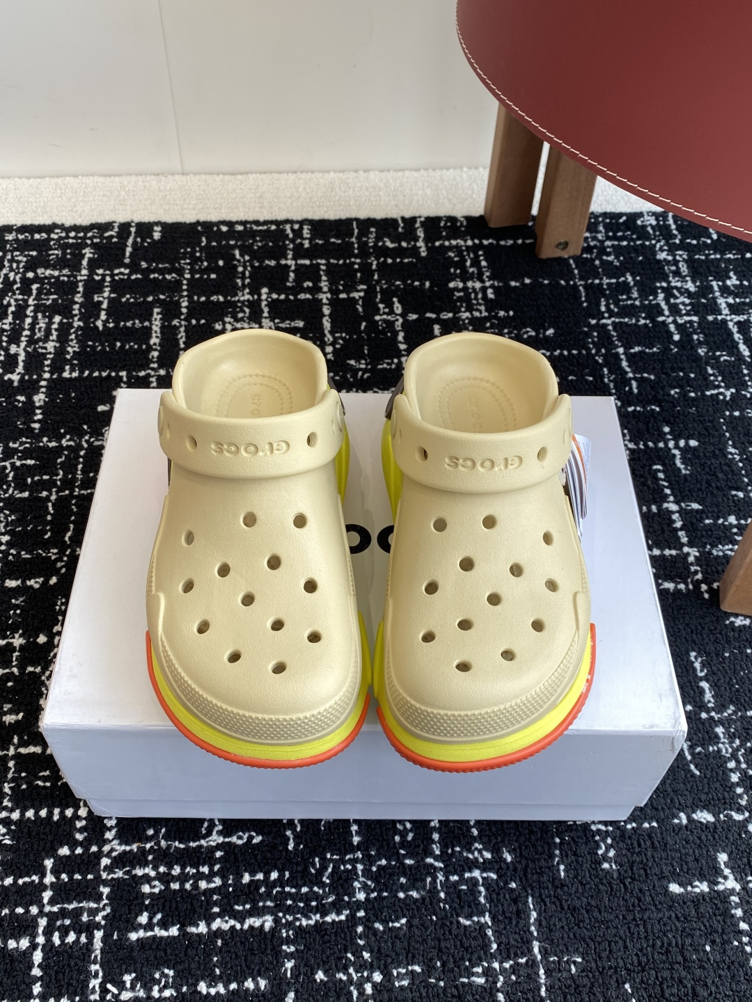 代购级（贝壳泡芙）
Crocs Classic clog 卡骆驰明星 原环保材料,软包无鞋盒!!风靡全球