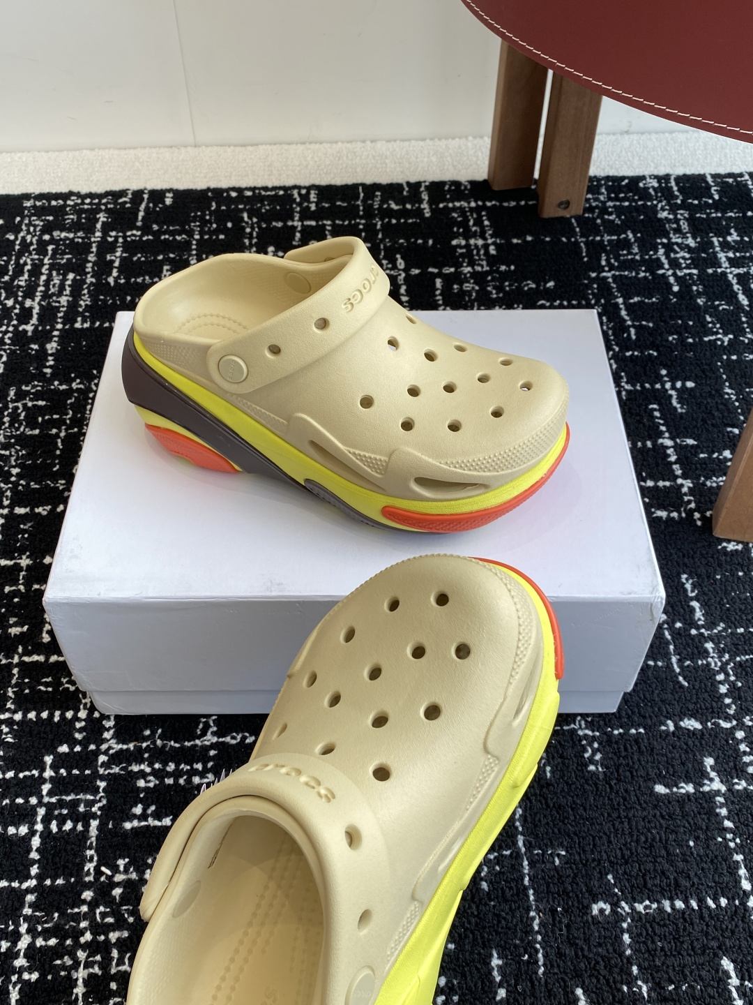 代购级（贝壳泡芙）
Crocs Classic clog 卡骆驰明星 原环保材料,软包无鞋盒!!风靡全球