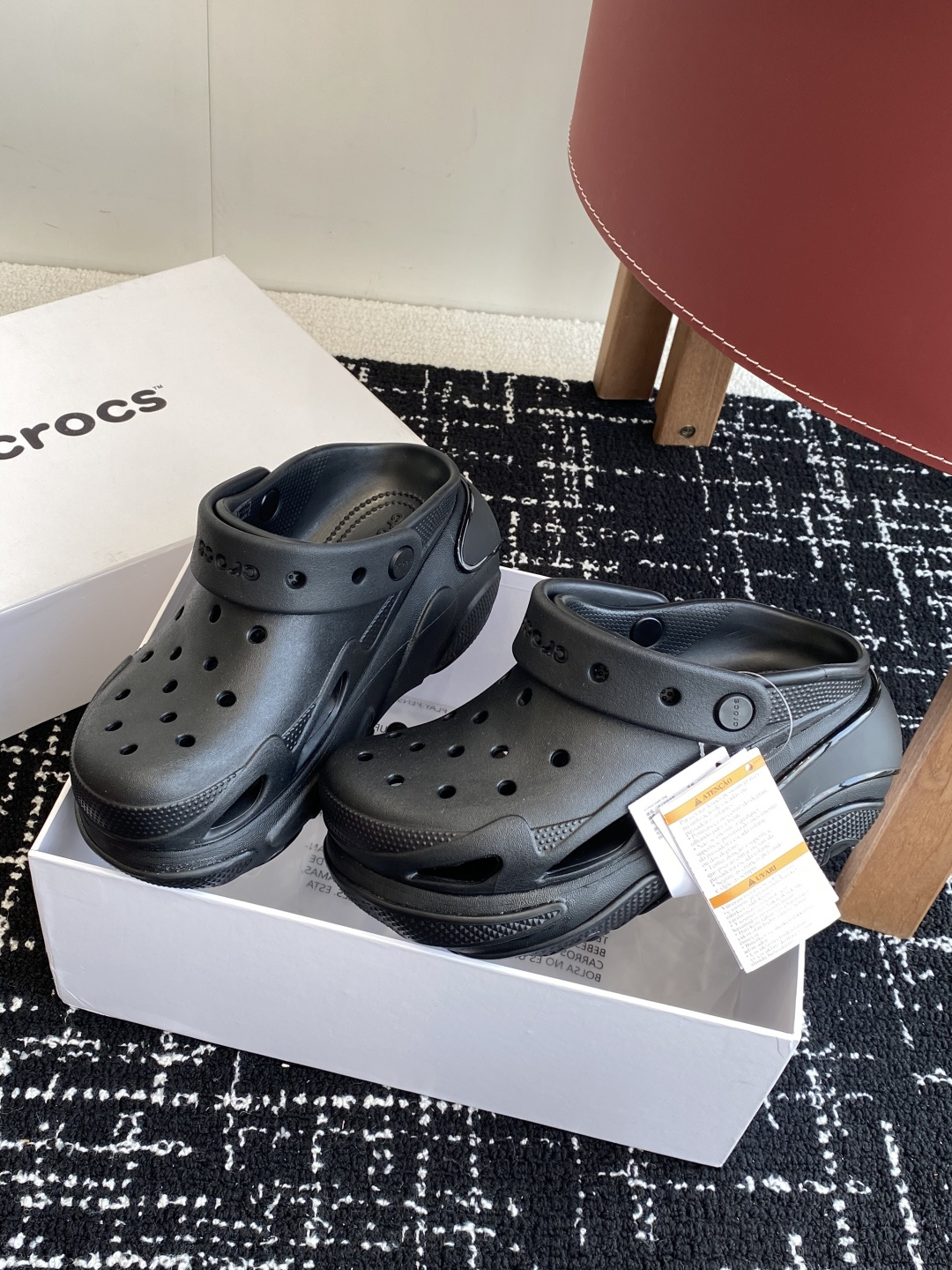 代购级（贝壳泡芙）
Crocs Classic clog 卡骆驰明星 原环保材料,软包无鞋盒!!风靡全球