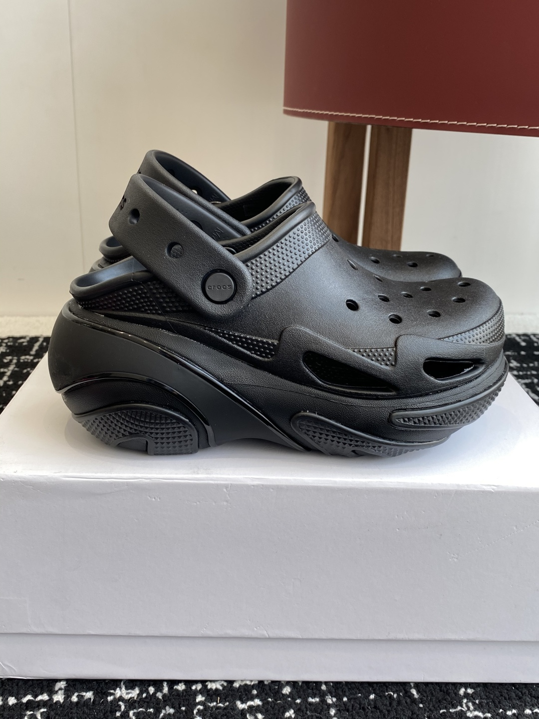 代购级（贝壳泡芙）
Crocs Classic clog 卡骆驰明星 原环保材料,软包无鞋盒!!风靡全球