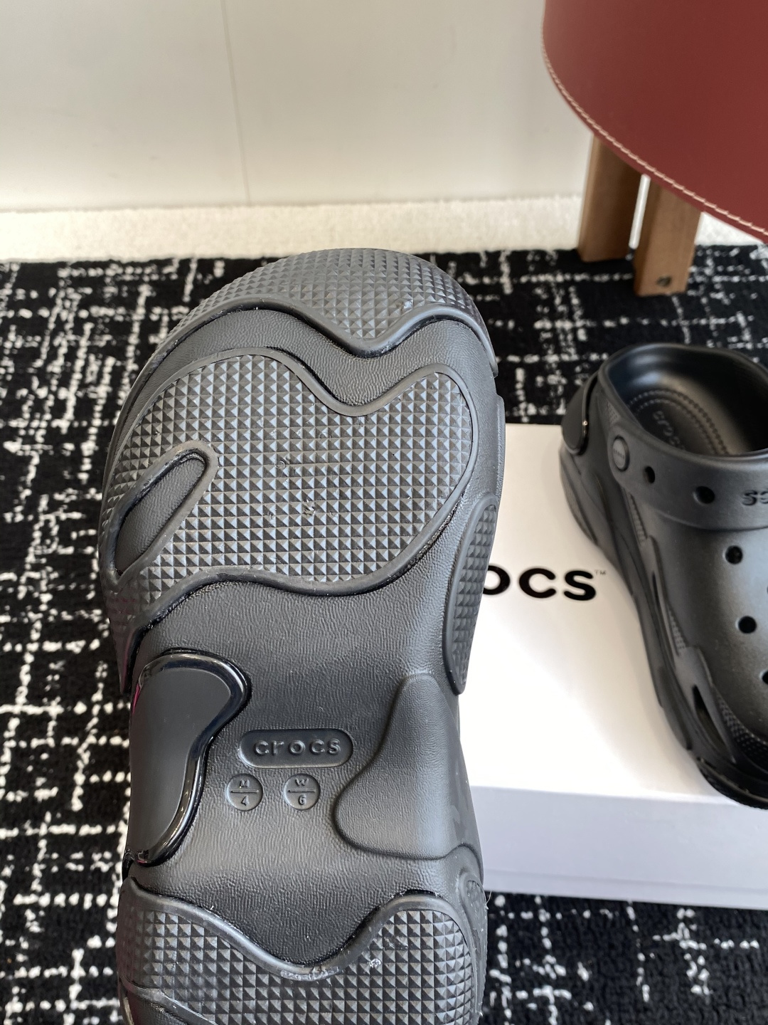 代购级（贝壳泡芙）
Crocs Classic clog 卡骆驰明星 原环保材料,软包无鞋盒!!风靡全球