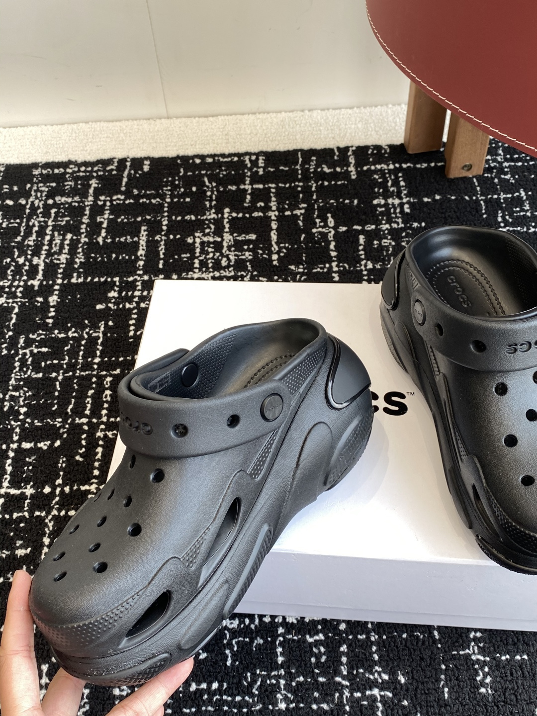代购级（贝壳泡芙）
Crocs Classic clog 卡骆驰明星 原环保材料,软包无鞋盒!!风靡全球