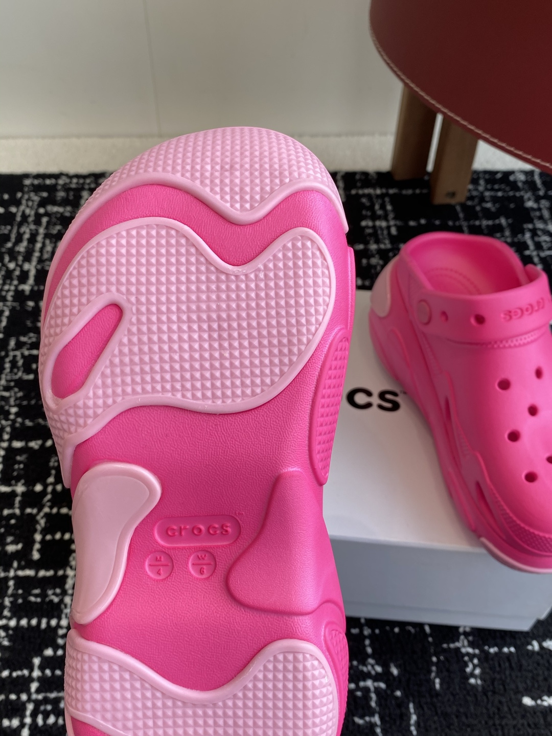 代购级（贝壳泡芙）
Crocs Classic clog 卡骆驰明星 原环保材料,软包无鞋盒!!风靡全球