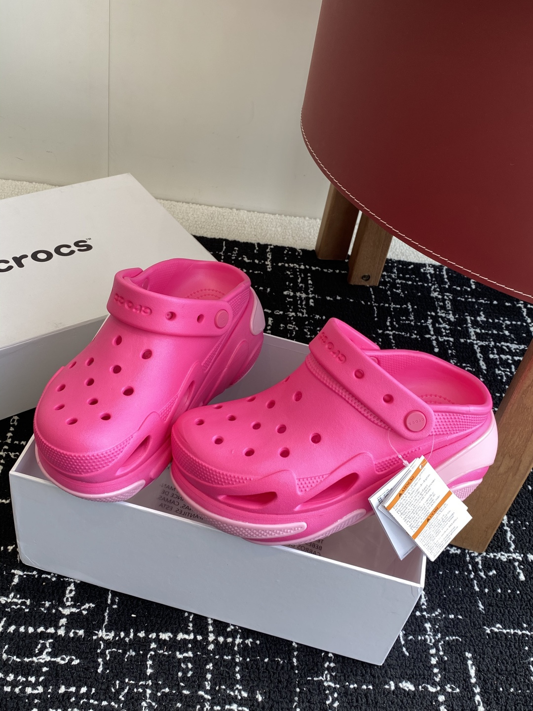 代购级（贝壳泡芙）
Crocs Classic clog 卡骆驰明星 原环保材料,软包无鞋盒!!风靡全球