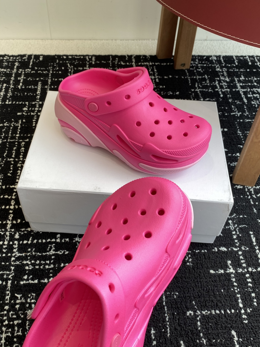 代购级（贝壳泡芙）
Crocs Classic clog 卡骆驰明星 原环保材料,软包无鞋盒!!风靡全球
