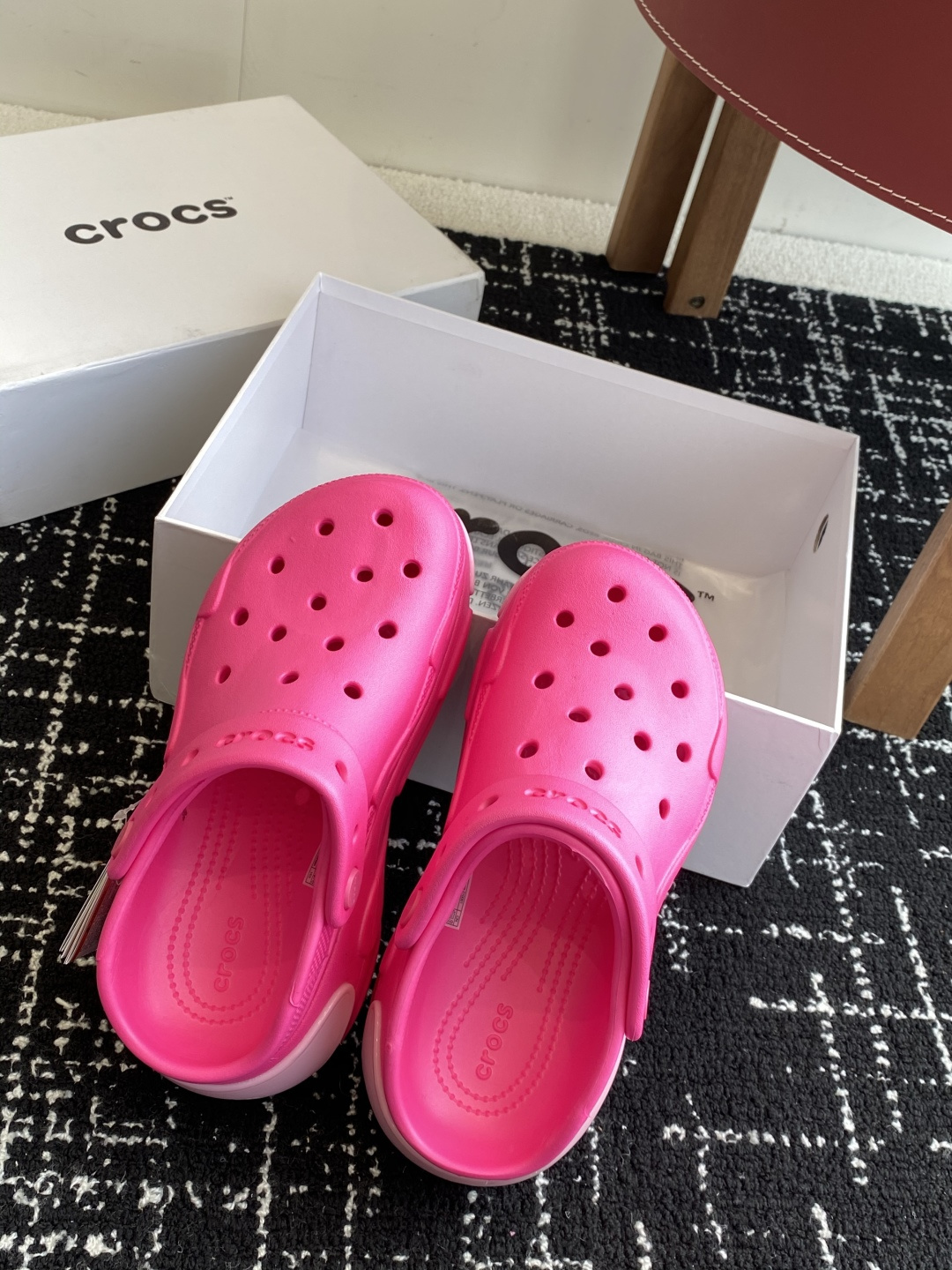 代购级（贝壳泡芙）
Crocs Classic clog 卡骆驰明星 原环保材料,软包无鞋盒!!风靡全球