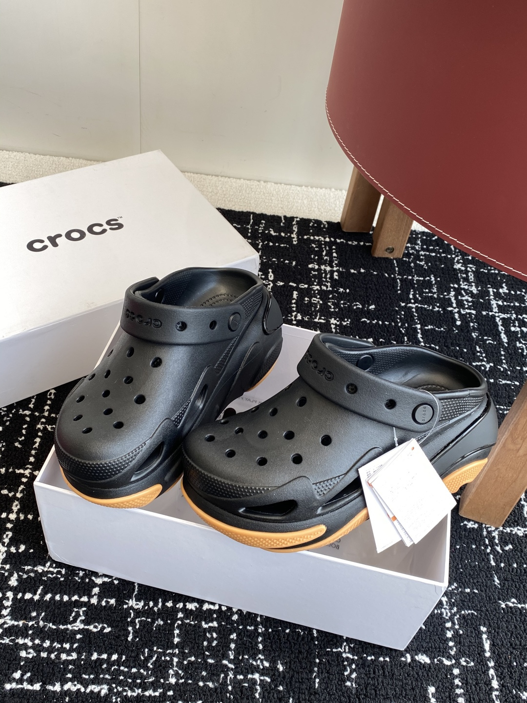 代购级（贝壳泡芙）
Crocs Classic clog 卡骆驰明星 原环保材料,软包无鞋盒!!风靡全球