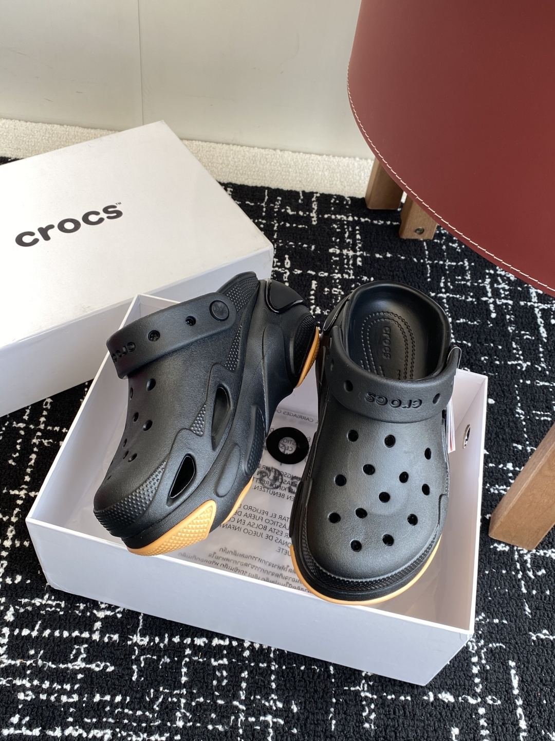 代购级（贝壳泡芙）
Crocs Classic clog 卡骆驰明星 原环保材料,软包无鞋盒!!风靡全球