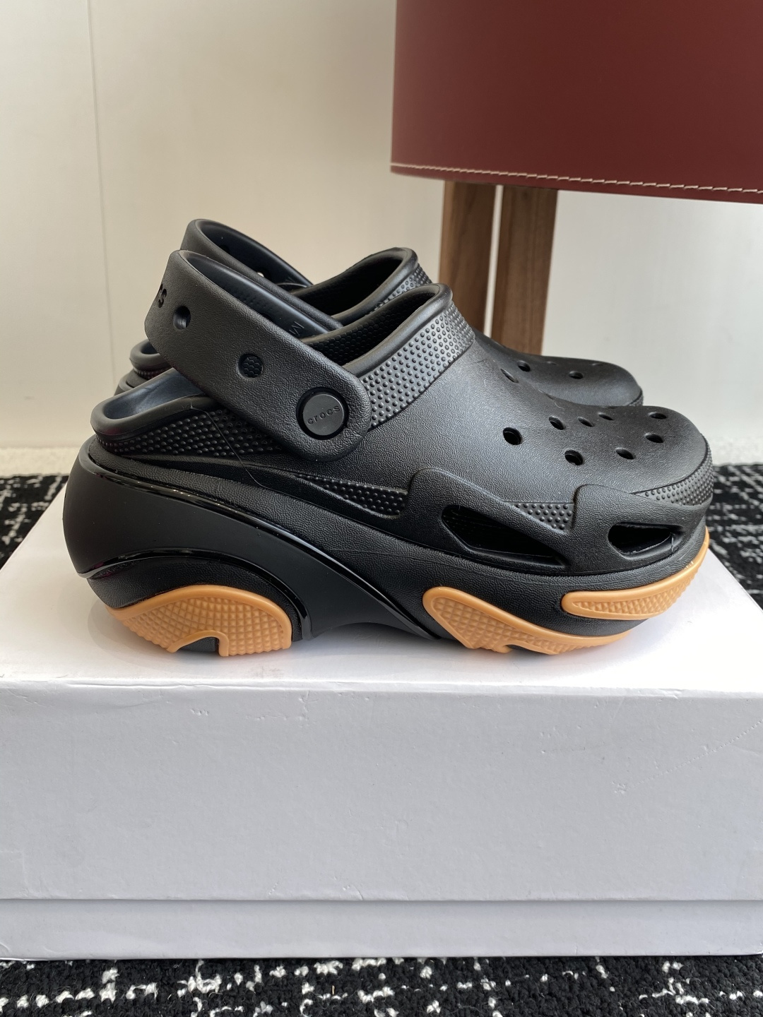 代购级（贝壳泡芙）
Crocs Classic clog 卡骆驰明星 原环保材料,软包无鞋盒!!风靡全球