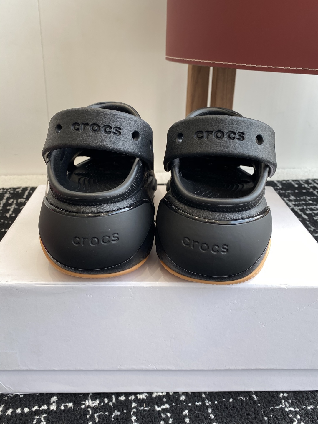 代购级（贝壳泡芙）
Crocs Classic clog 卡骆驰明星 原环保材料,软包无鞋盒!!风靡全球