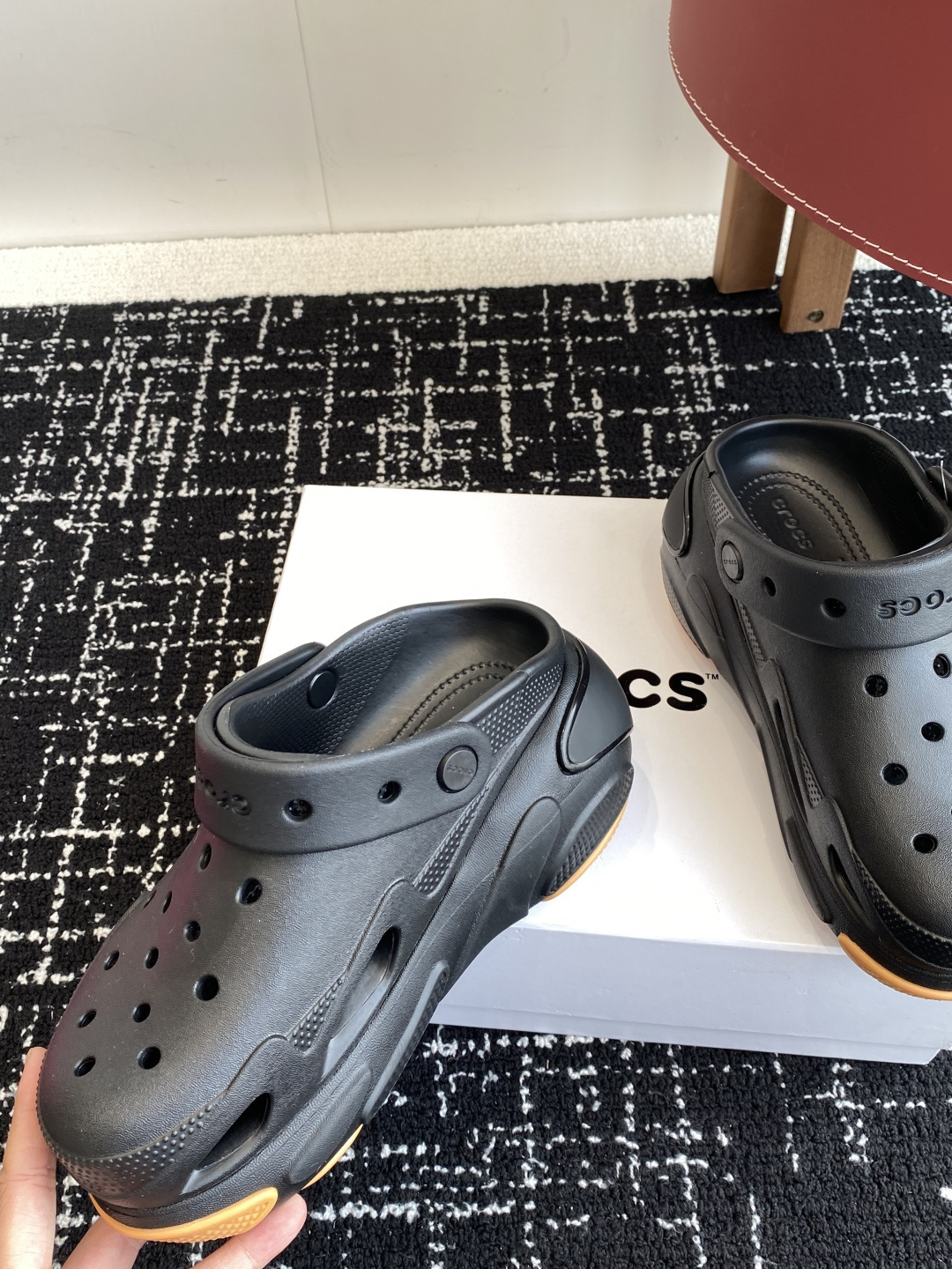 代购级（贝壳泡芙）
Crocs Classic clog 卡骆驰明星 原环保材料,软包无鞋盒!!风靡全球