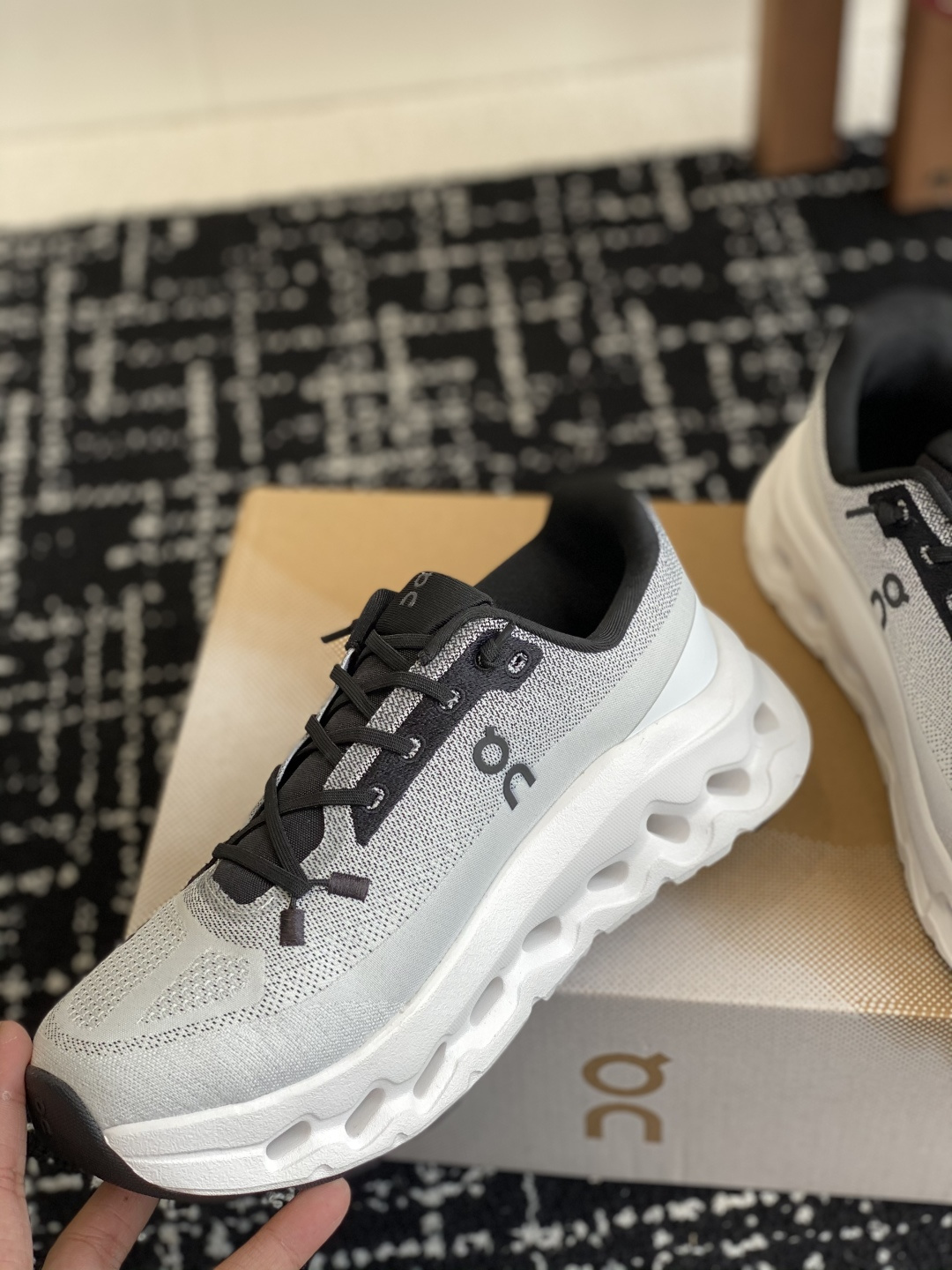 代购级
On 昂跑Cloudtilt 新品同步官网 透气编织网面 采用松紧带技术免系鞋带的轻量运动休闲鞋