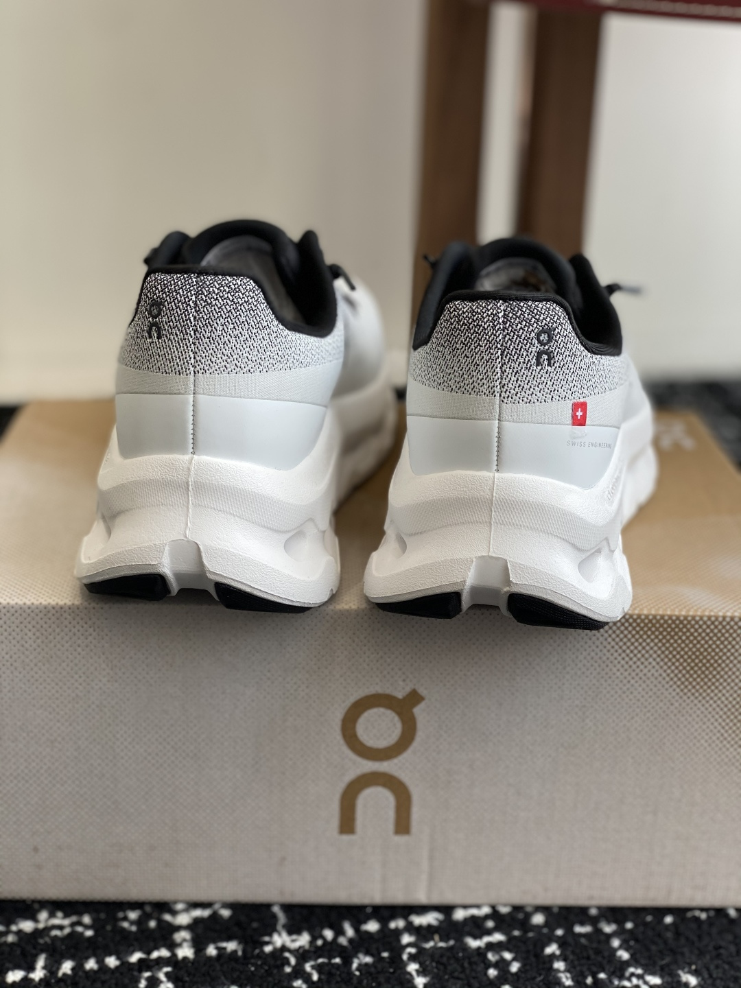 代购级
On 昂跑Cloudtilt 新品同步官网 透气编织网面 采用松紧带技术免系鞋带的轻量运动休闲鞋