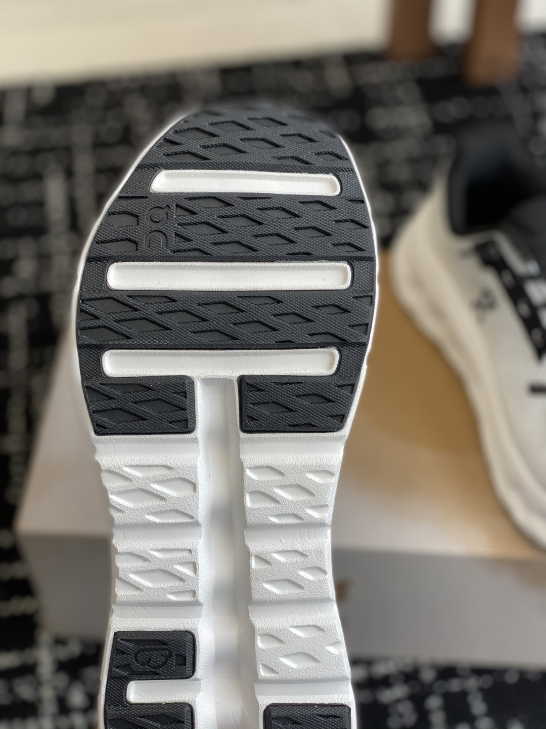 代购级
On 昂跑Cloudtilt 新品同步官网 透气编织网面 采用松紧带技术免系鞋带的轻量运动休闲鞋