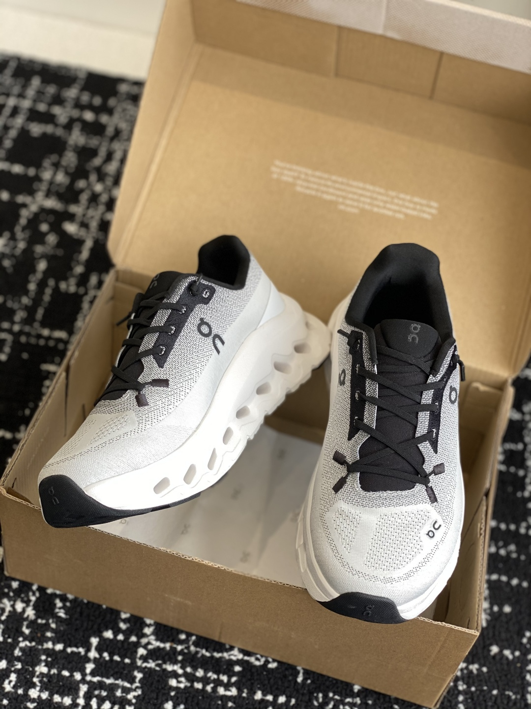 代购级
On 昂跑Cloudtilt 新品同步官网 透气编织网面 采用松紧带技术免系鞋带的轻量运动休闲鞋