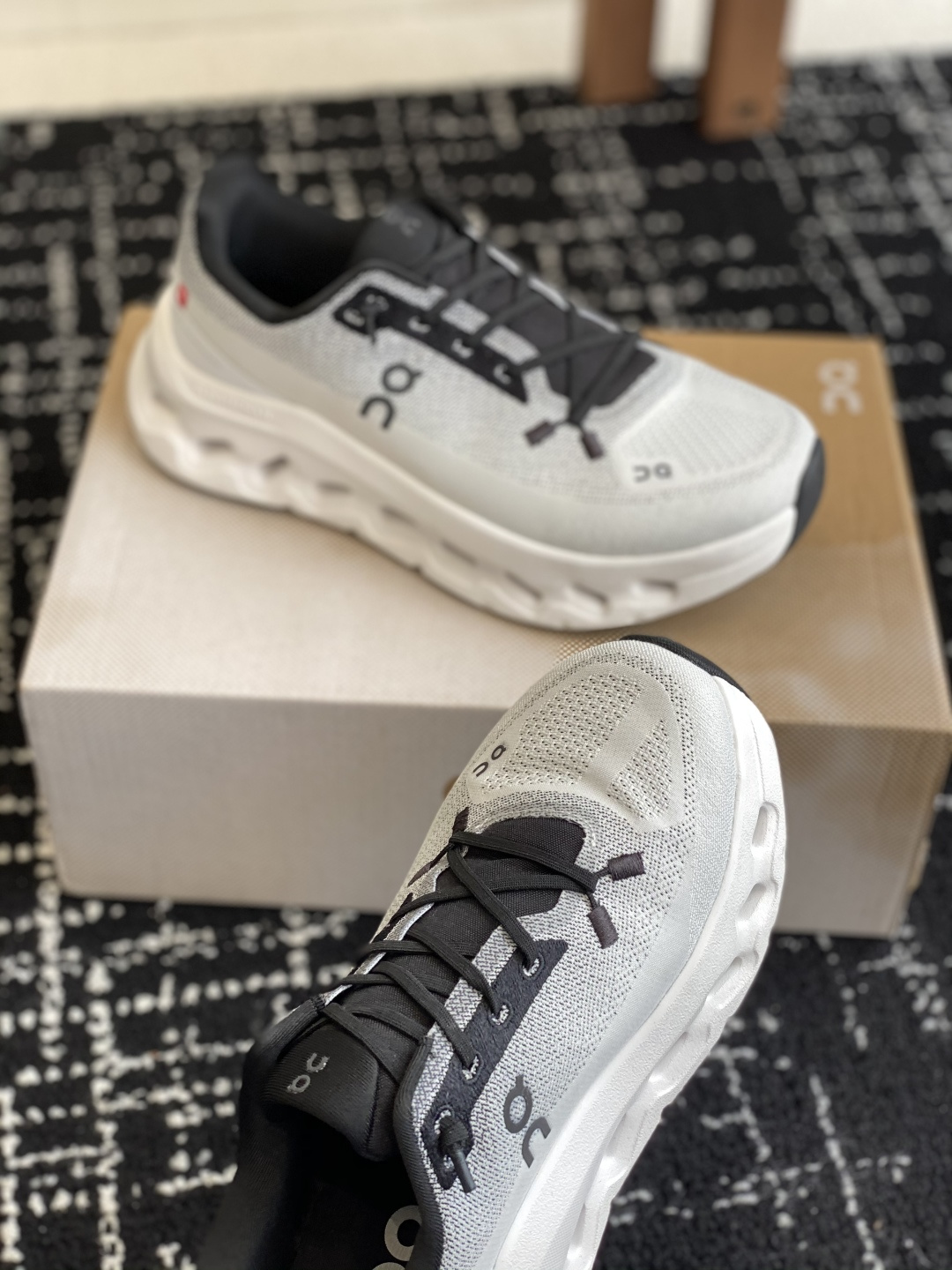 代购级
On 昂跑Cloudtilt 新品同步官网 透气编织网面 采用松紧带技术免系鞋带的轻量运动休闲鞋