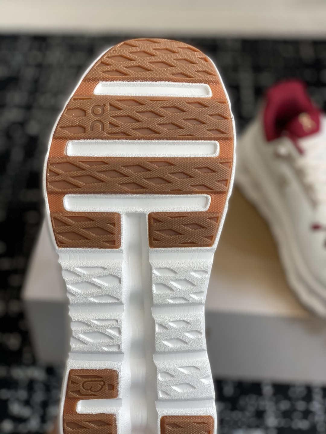 代购级
On 昂跑Cloudtilt 新品同步官网 透气编织网面 采用松紧带技术免系鞋带的轻量运动休闲鞋