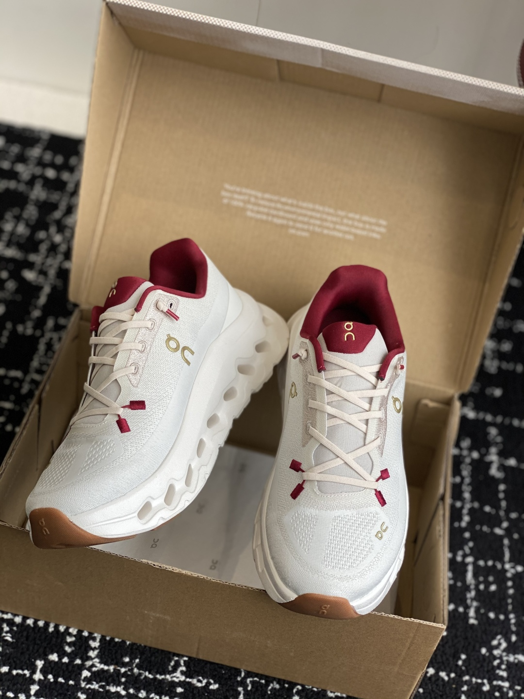 代购级
On 昂跑Cloudtilt 新品同步官网 透气编织网面 采用松紧带技术免系鞋带的轻量运动休闲鞋