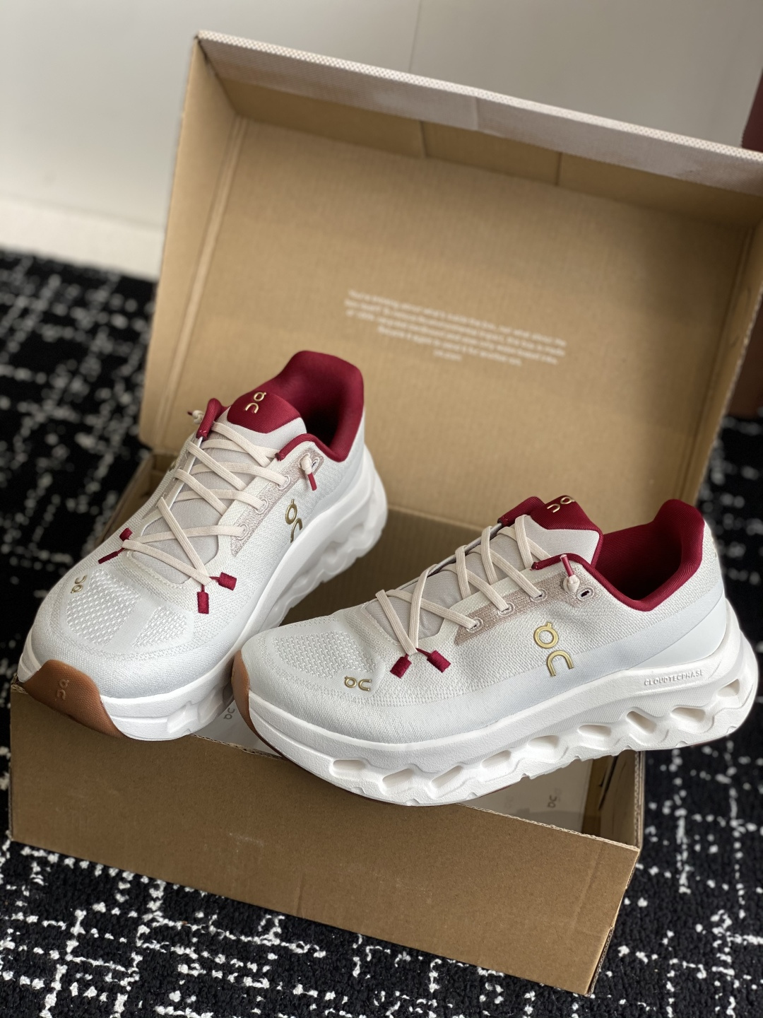 代购级
On 昂跑Cloudtilt 新品同步官网 透气编织网面 采用松紧带技术免系鞋带的轻量运动休闲鞋