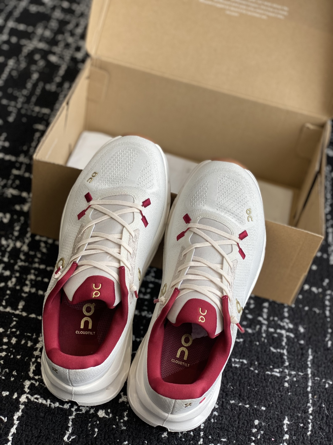 代购级
On 昂跑Cloudtilt 新品同步官网 透气编织网面 采用松紧带技术免系鞋带的轻量运动休闲鞋