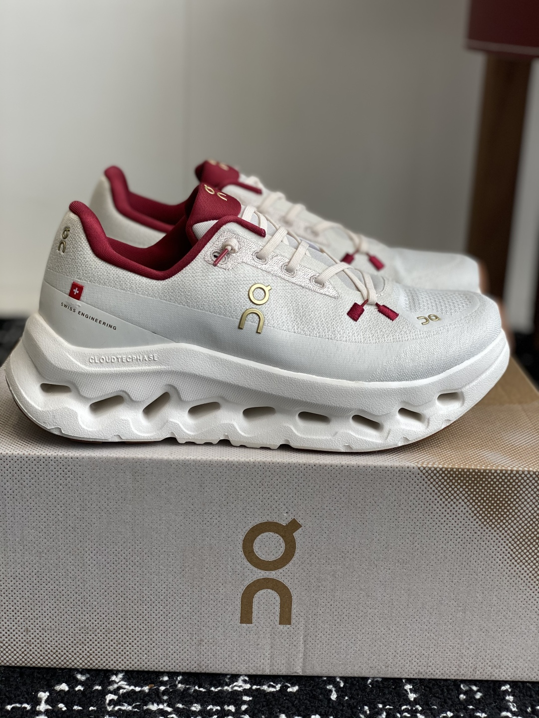 代购级
On 昂跑Cloudtilt 新品同步官网 透气编织网面 采用松紧带技术免系鞋带的轻量运动休闲鞋