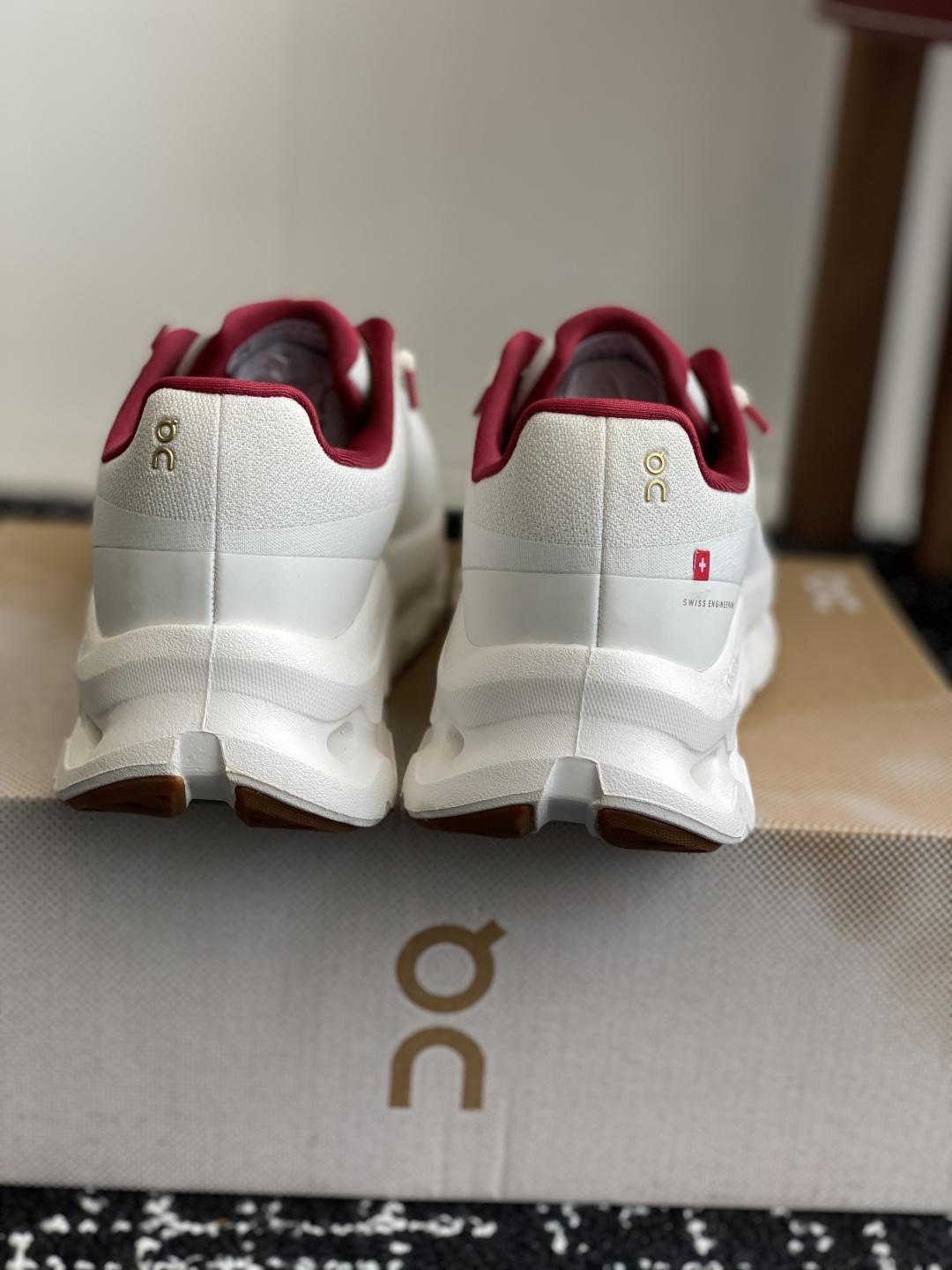 代购级
On 昂跑Cloudtilt 新品同步官网 透气编织网面 采用松紧带技术免系鞋带的轻量运动休闲鞋